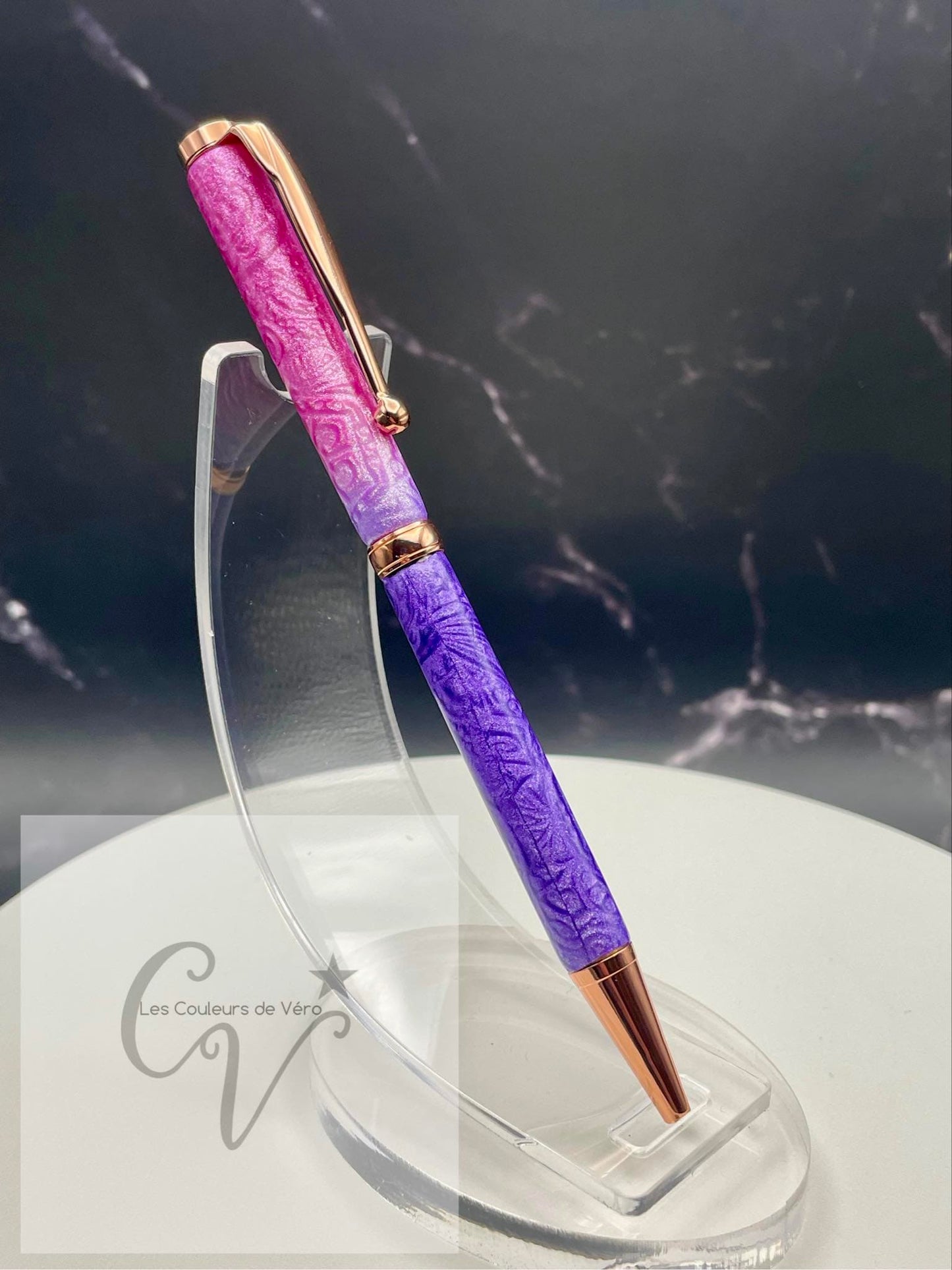 Le seul et unique exemplaire; Stylo bille twist durable, on peut changer l'encre! Un véritable Chef-d'œuvre!