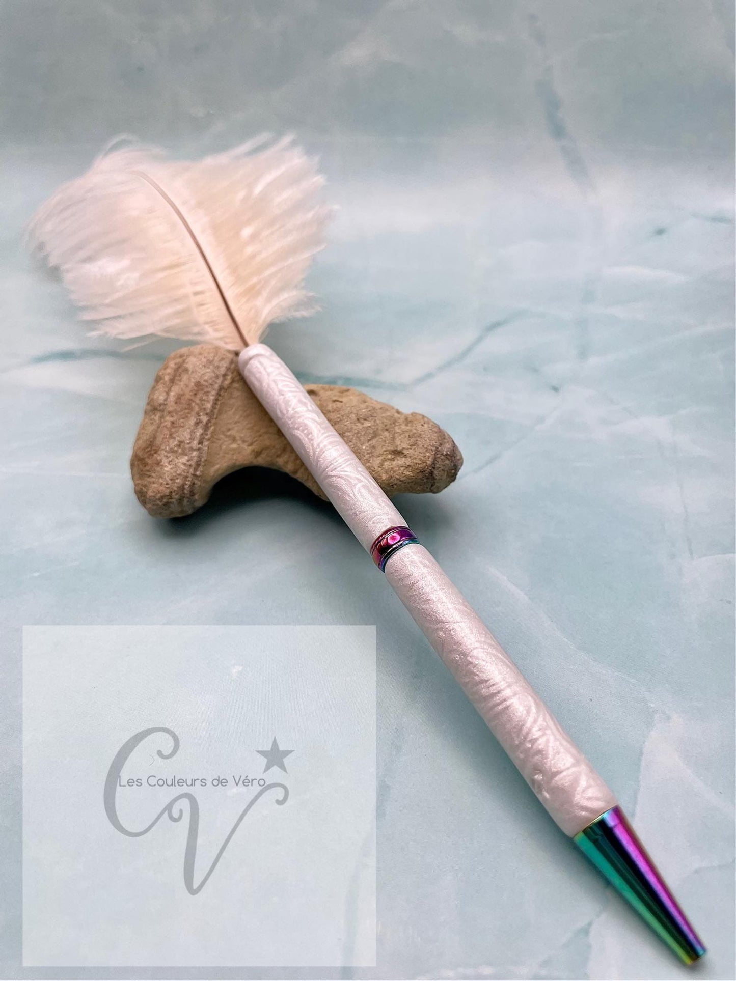 Stylo bille de collection à torsion mince Slimline; En pâte polymère, finissions plume d'autruche!