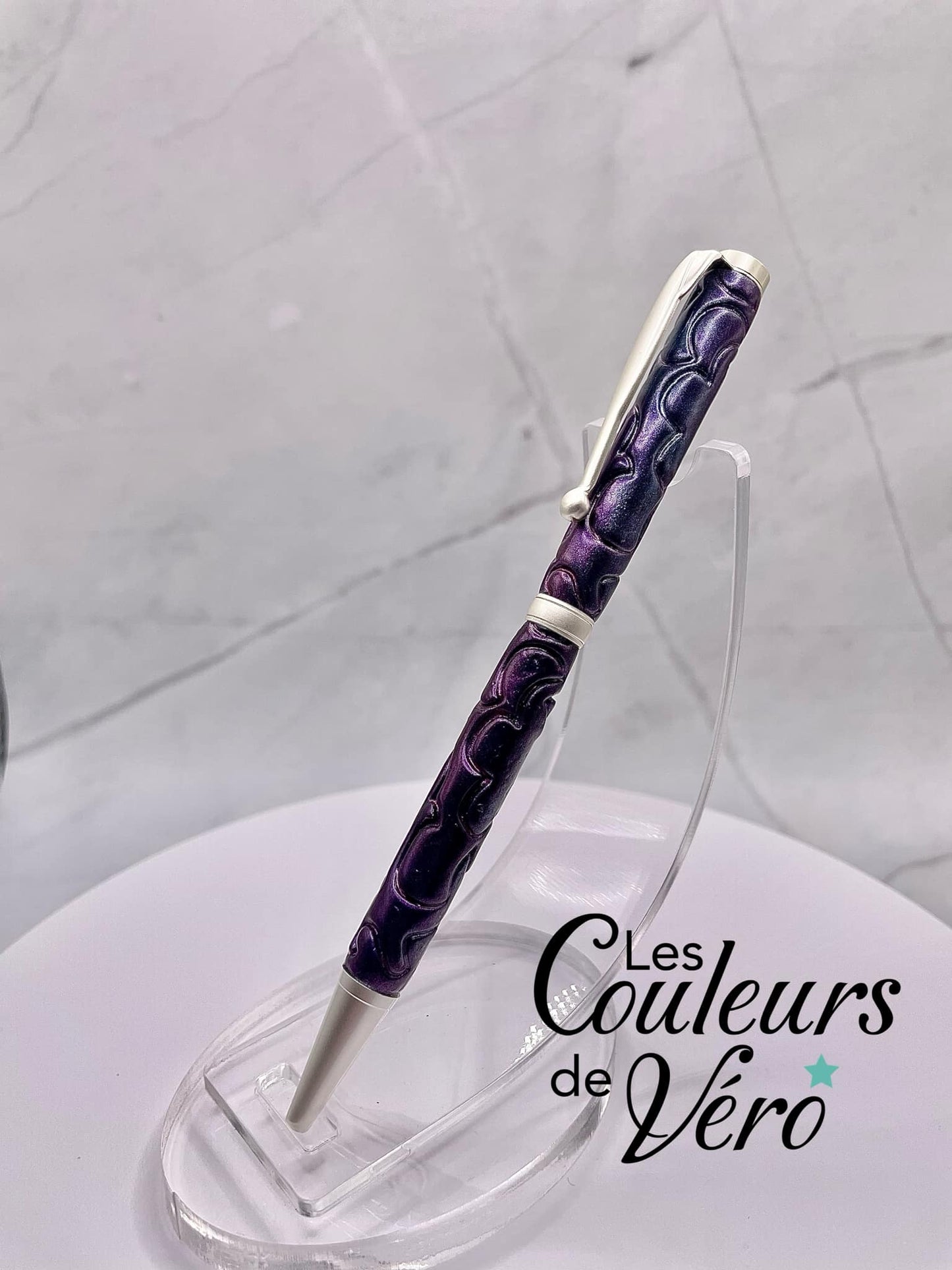 Le seul et unique exemplaire; Stylo bille twist durable, on peut changer l'encre! Un véritable Chef-d'œuvre!