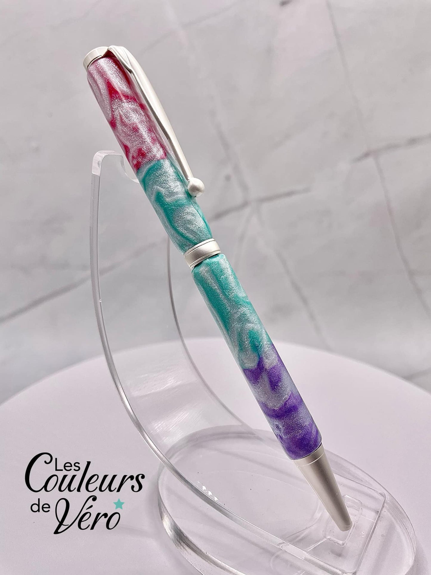 Le seul et unique exemplaire; Stylo bille twist durable, on peut changer l'encre! Un véritable Chef-d'œuvre!