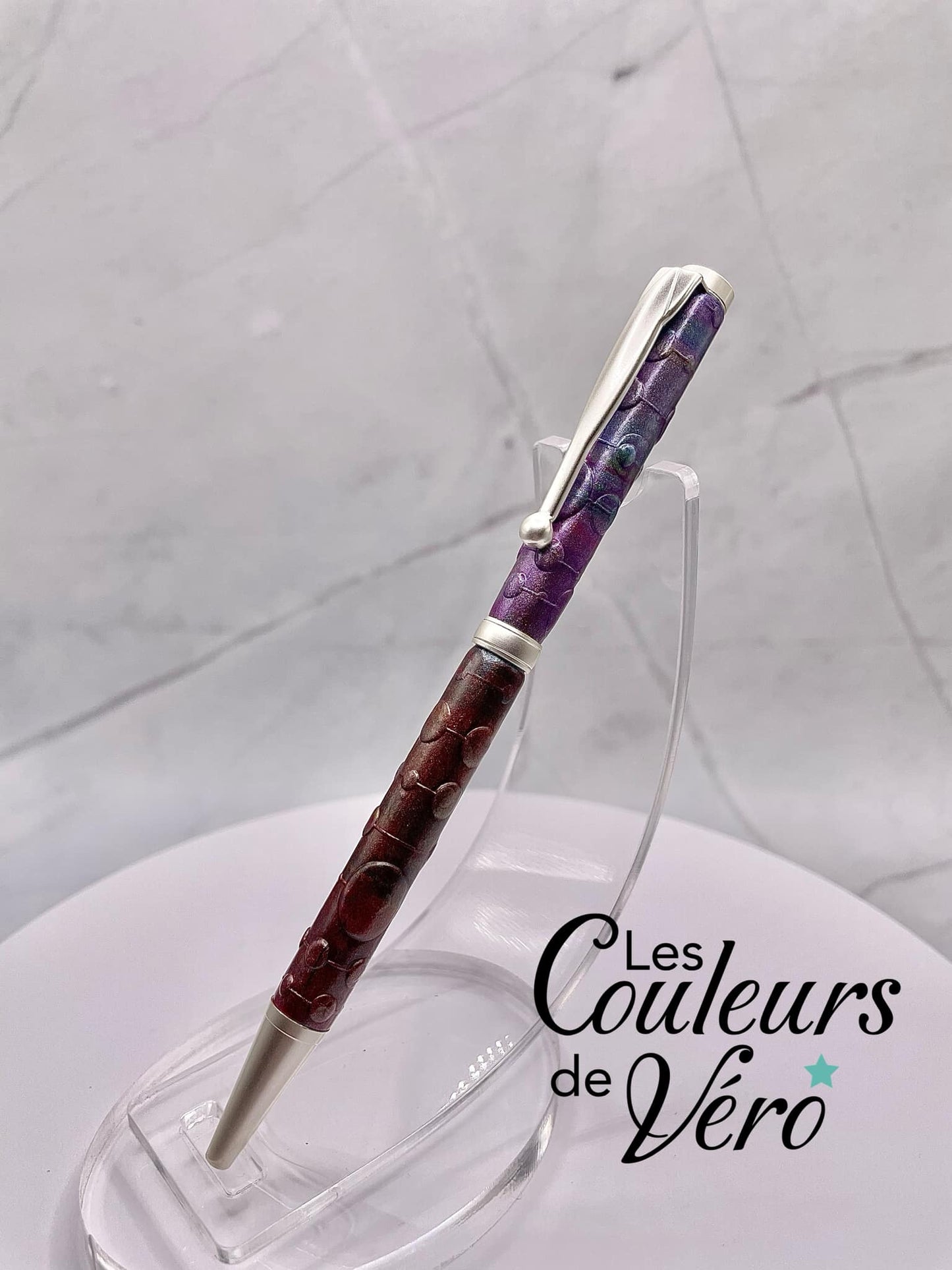 Le seul et unique exemplaire; Stylo bille twist durable, on peut changer l'encre! Un véritable Chef-d'œuvre!