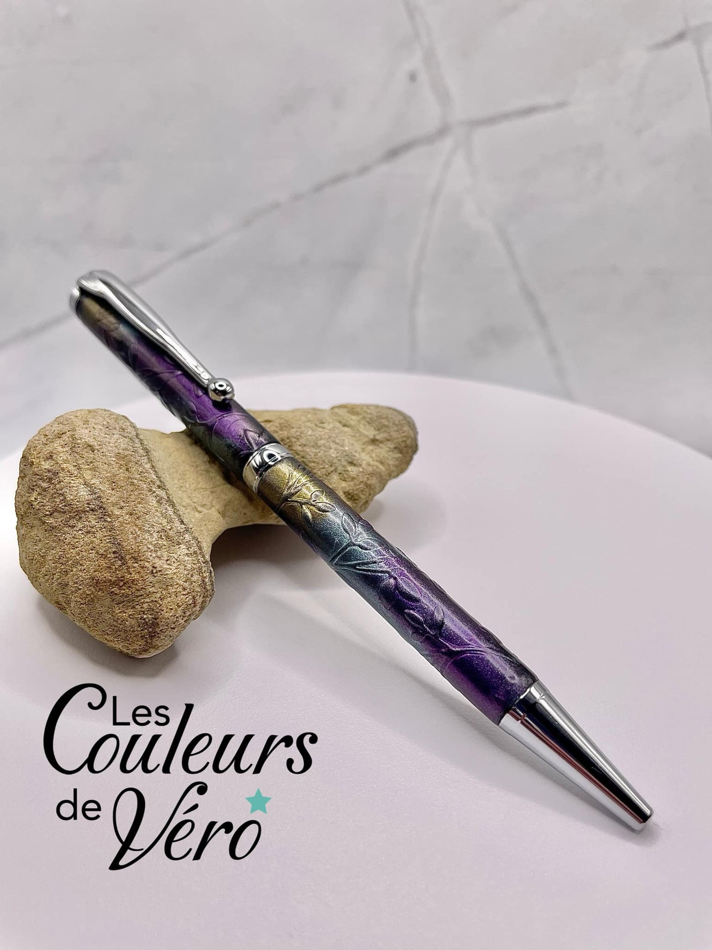 Le seul et unique exemplaire; Stylo bille twist durable, on peut changer l'encre! Un véritable Chef-d'œuvre!