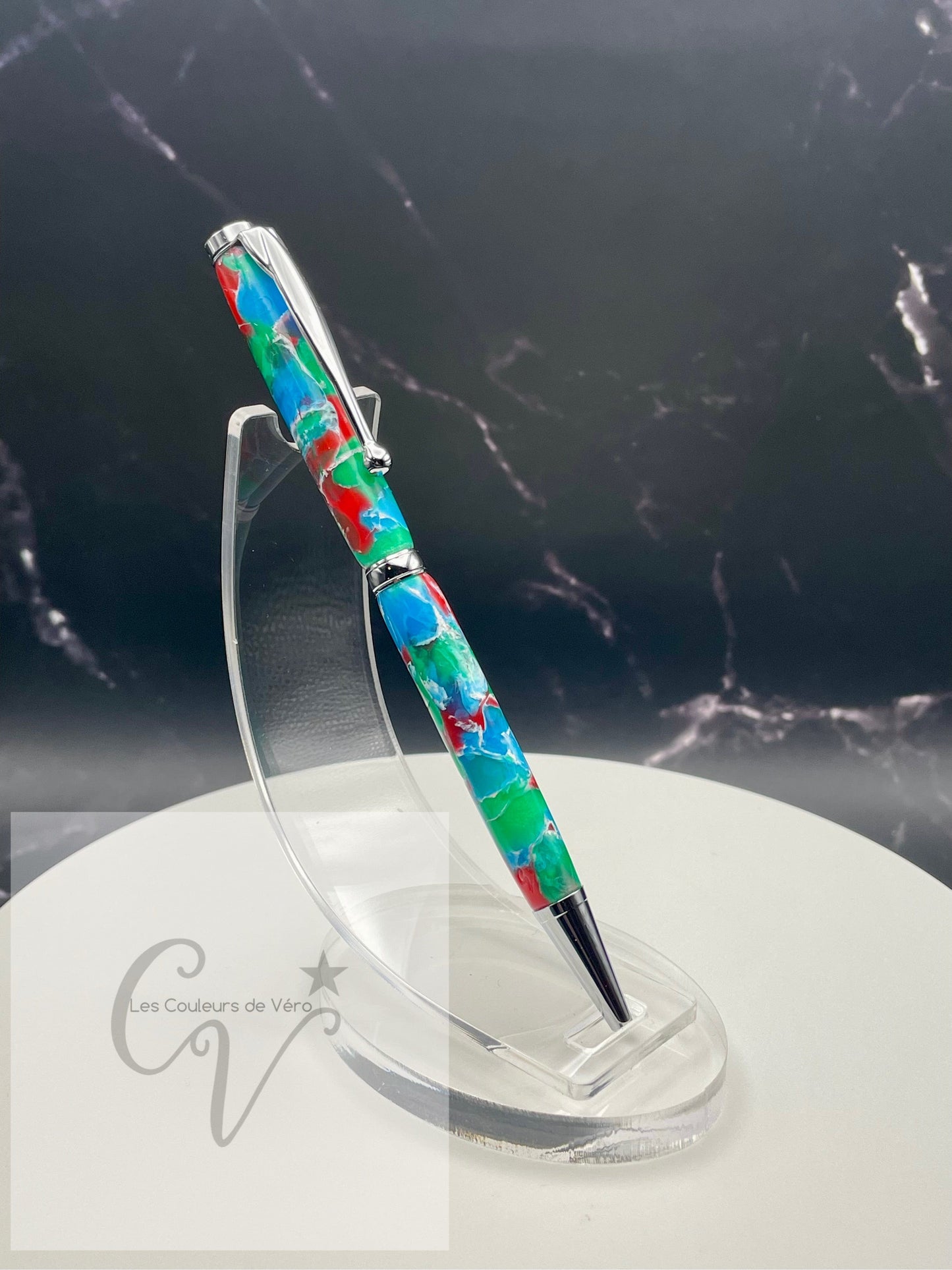 Le seul et unique exemplaire; Stylo bille twist durable, on peut changer l'encre! Un véritable Chef-d'œuvre!