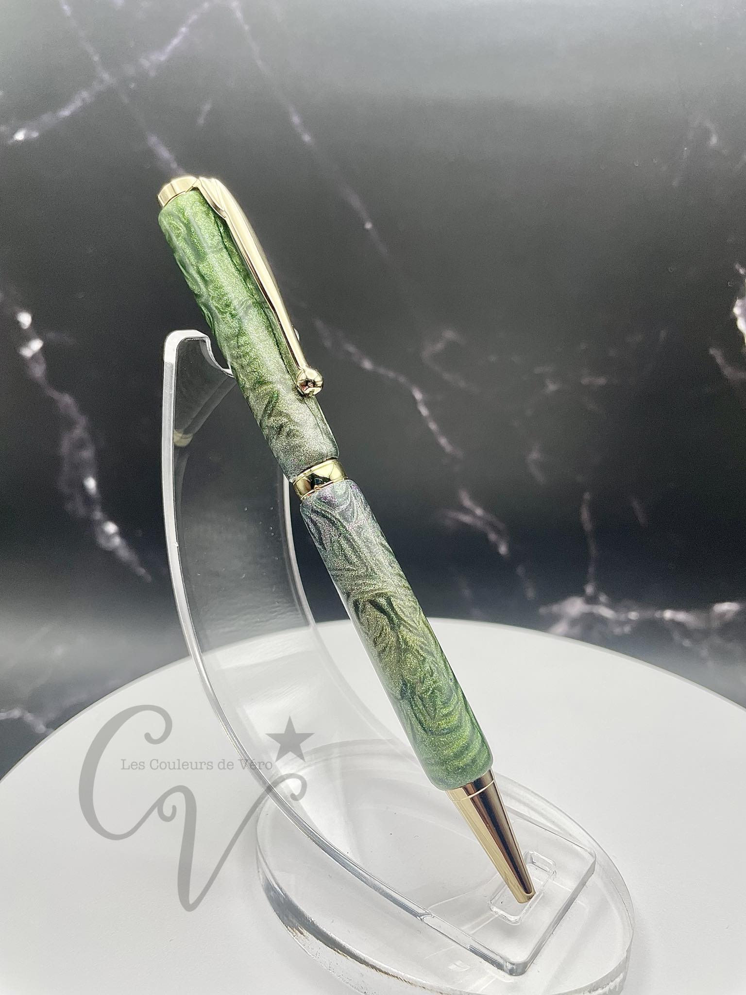 Le seul et unique exemplaire; Stylo bille twist durable, on peut changer l'encre! Un véritable Chef-d'œuvre!