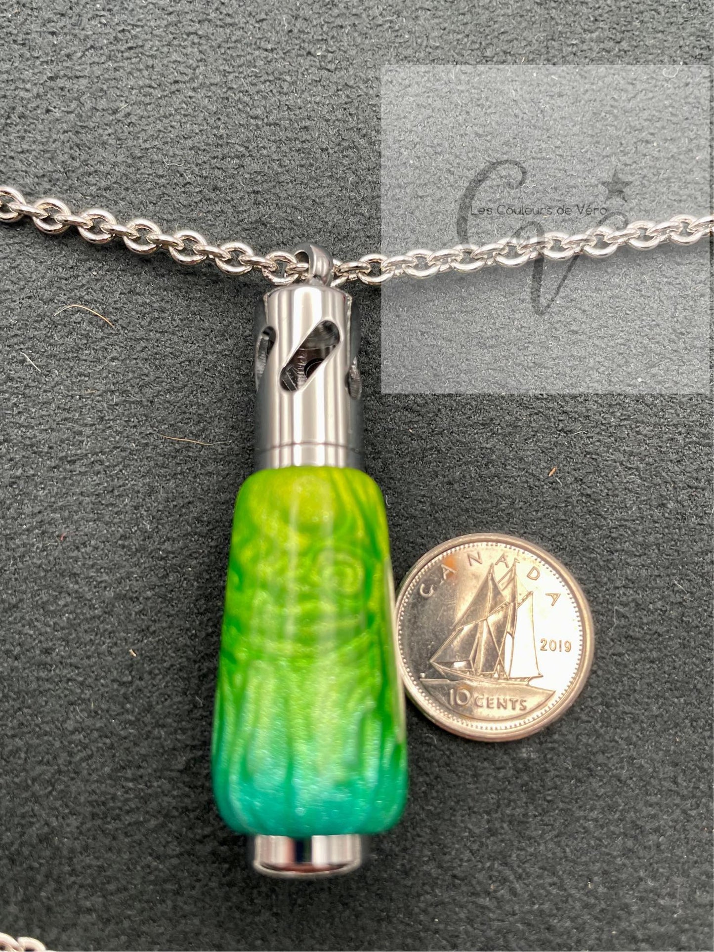 Aromatherapy necklace; Small, anti-stress, unique and reusable!