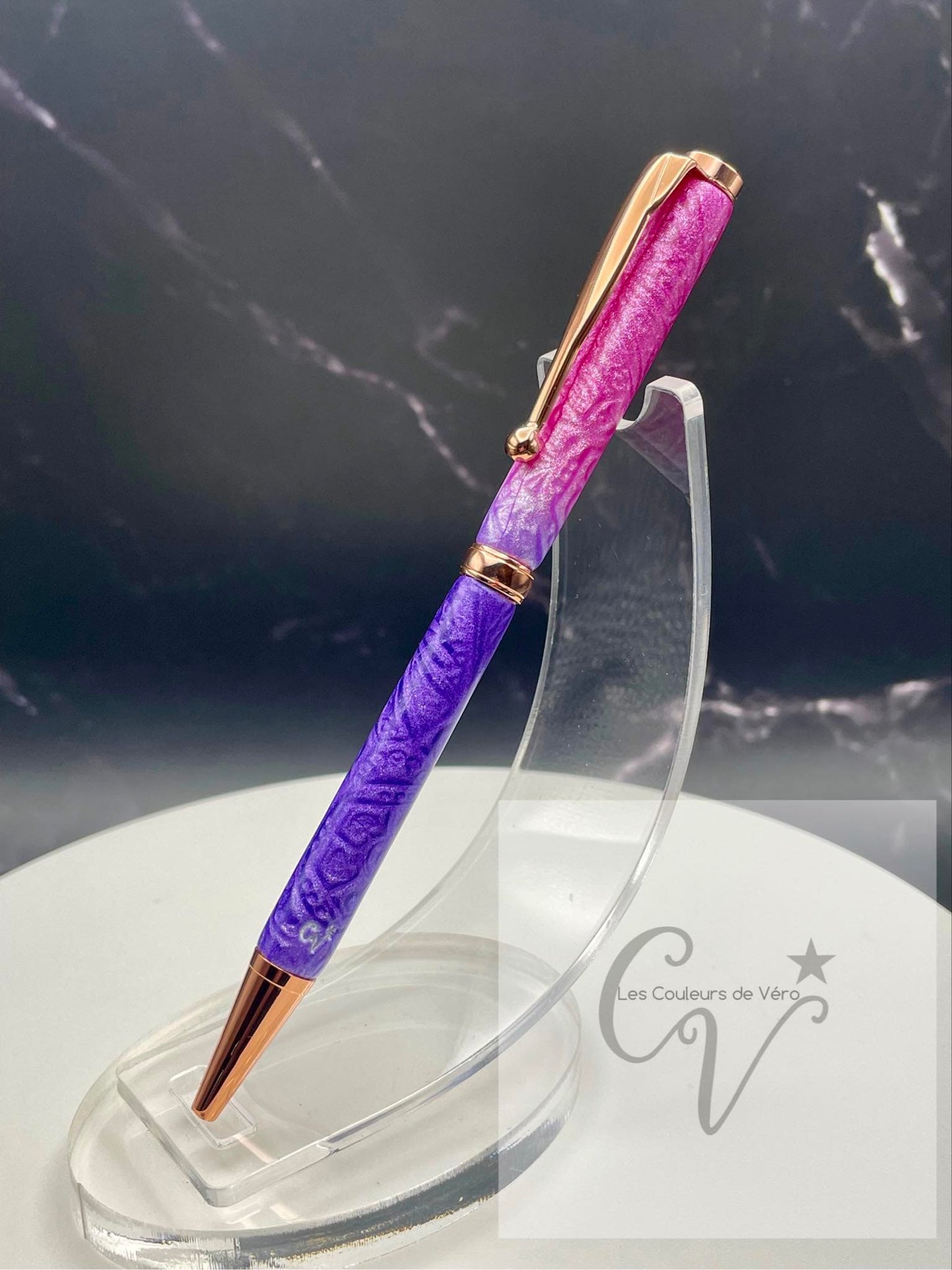 Le seul et unique exemplaire; Stylo bille twist durable, on peut changer l'encre! Un véritable Chef-d'œuvre!