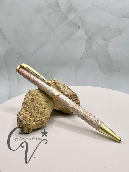 Le seul et unique exemplaire; Stylo bille twist durable, on peut changer l'encre! Un véritable Chef-d'œuvre!