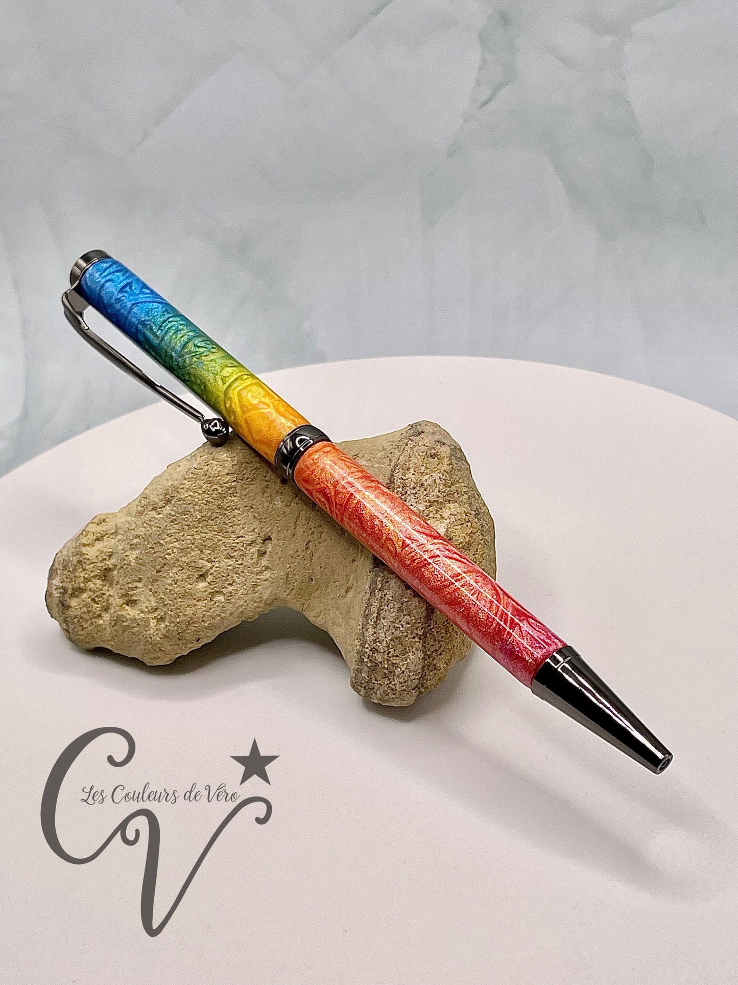 Le seul et unique exemplaire; Stylo bille twist durable, on peut changer l'encre! Un véritable Chef-d'œuvre!