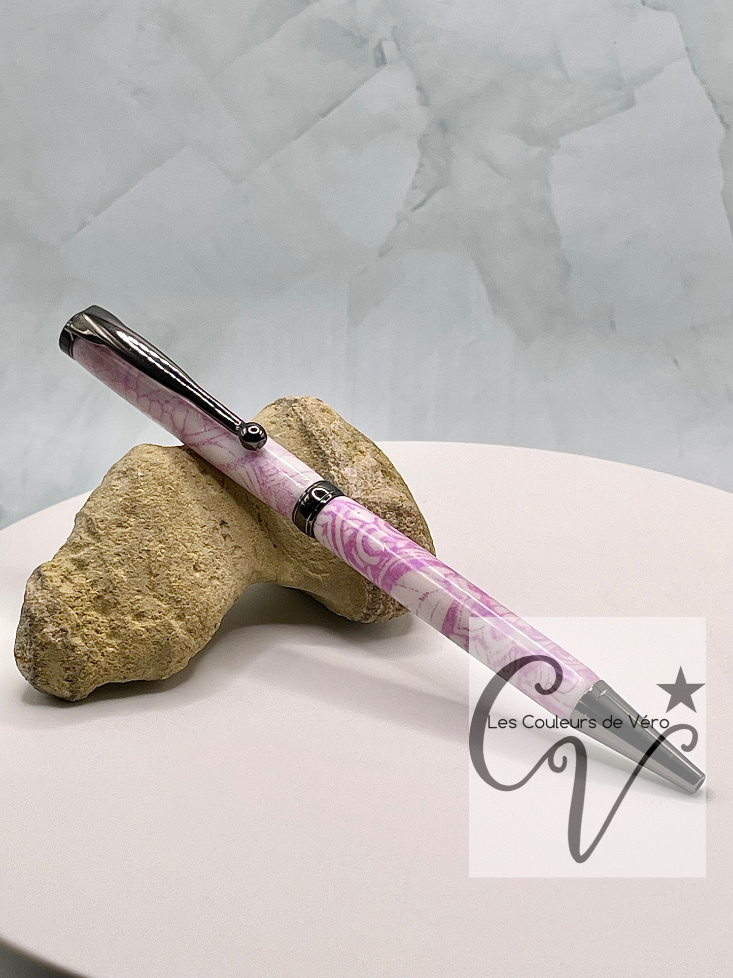 Stylo bille de collection à torsion ligne mince Slimline, plaquage noir; Fleurs discrètes!