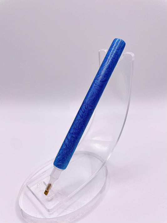 Stylet / crayon diamond painting; Très léger Fait main!
Ce stylet pour peinture en diamant, fait en pâte polymère est moulé à la main. D'une Durabilité et légerté incroyable.