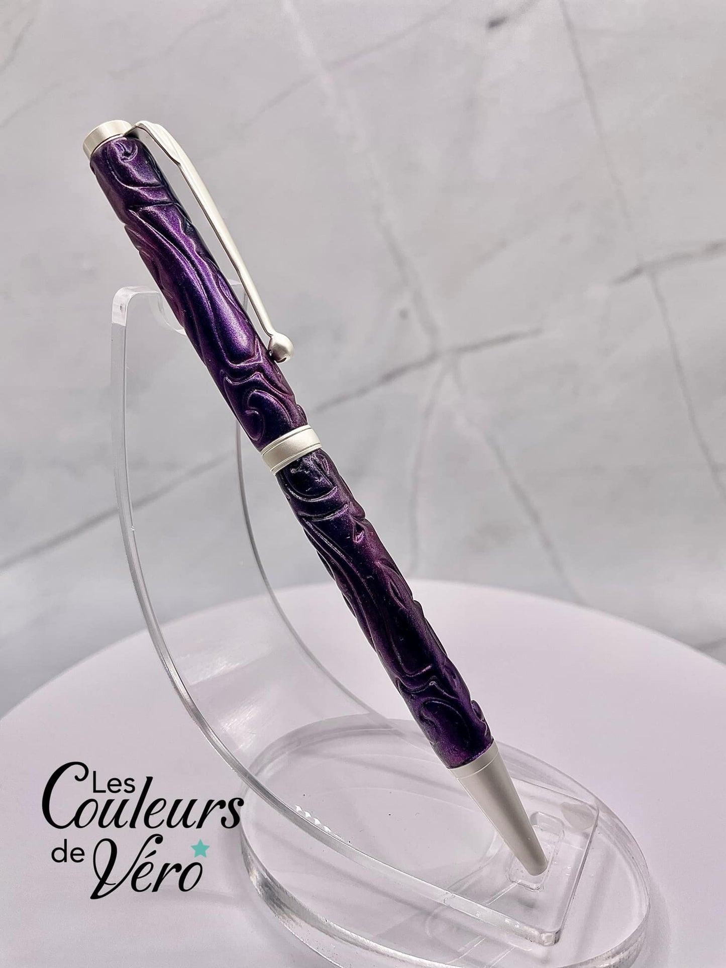 Le seul et unique exemplaire; Stylo bille twist durable, on peut changer l'encre! Un véritable Chef-d'œuvre!