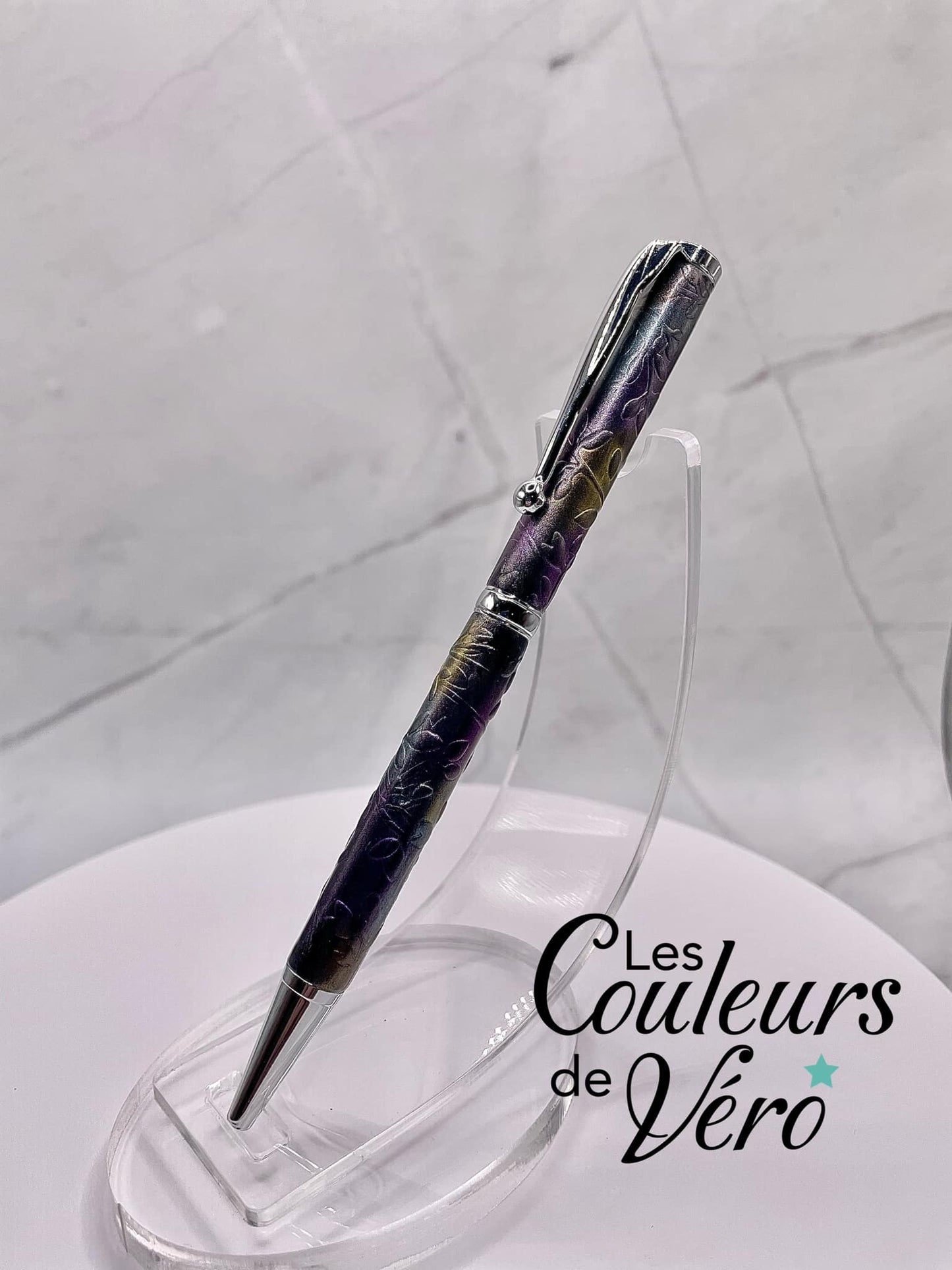 Le seul et unique exemplaire; Stylo bille twist durable, on peut changer l'encre! Un véritable Chef-d'œuvre!