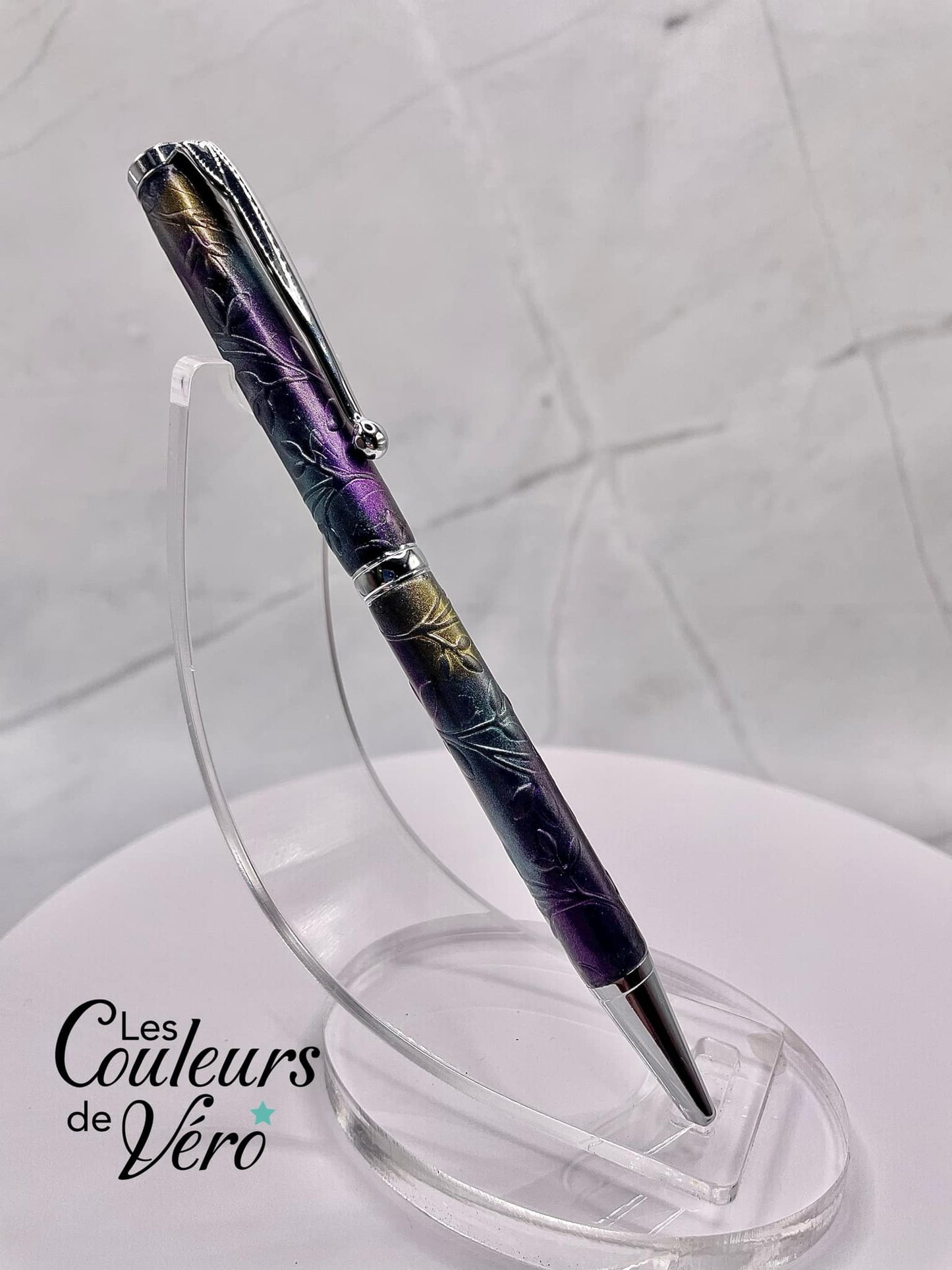Le seul et unique exemplaire; Stylo bille twist durable, on peut changer l'encre! Un véritable Chef-d'œuvre!