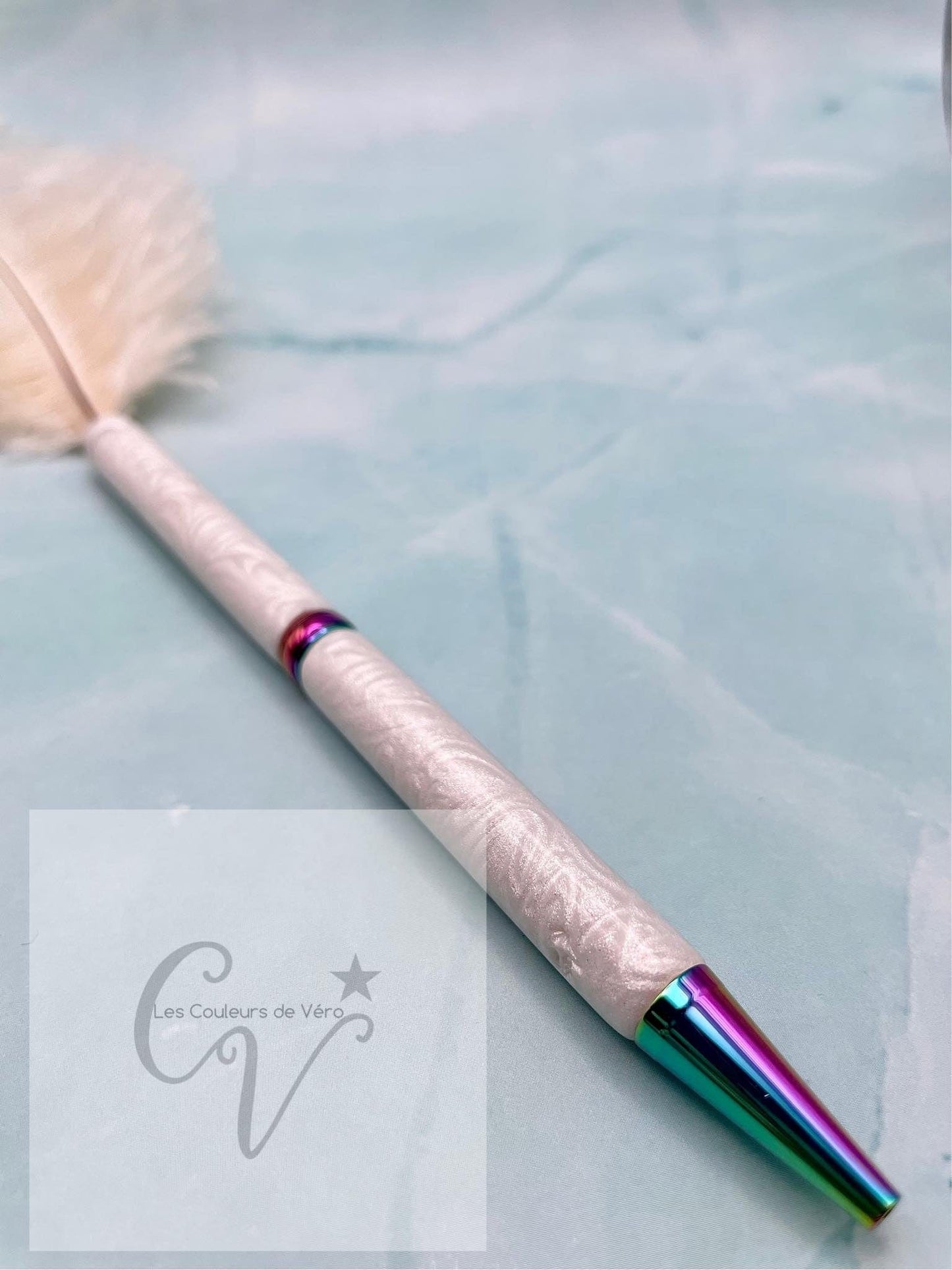 Stylo bille de collection à torsion mince Slimline; En pâte polymère, finissions plume d'autruche!