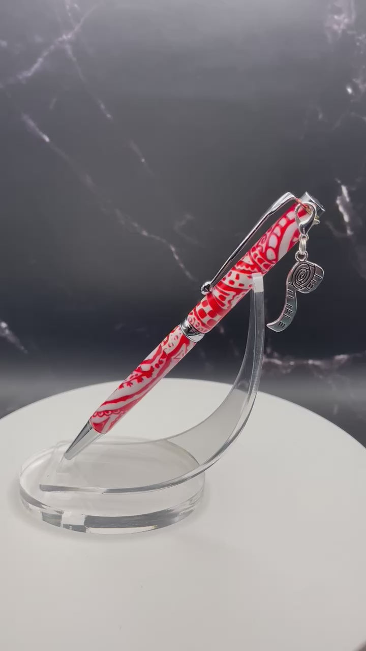 Stylo bille de collection à torsion mince Slimline; Orné d'une magnifique breloque ruban à mesurerStylo bille; Orné d'une magnifique breloque;  Ruban à mesurer