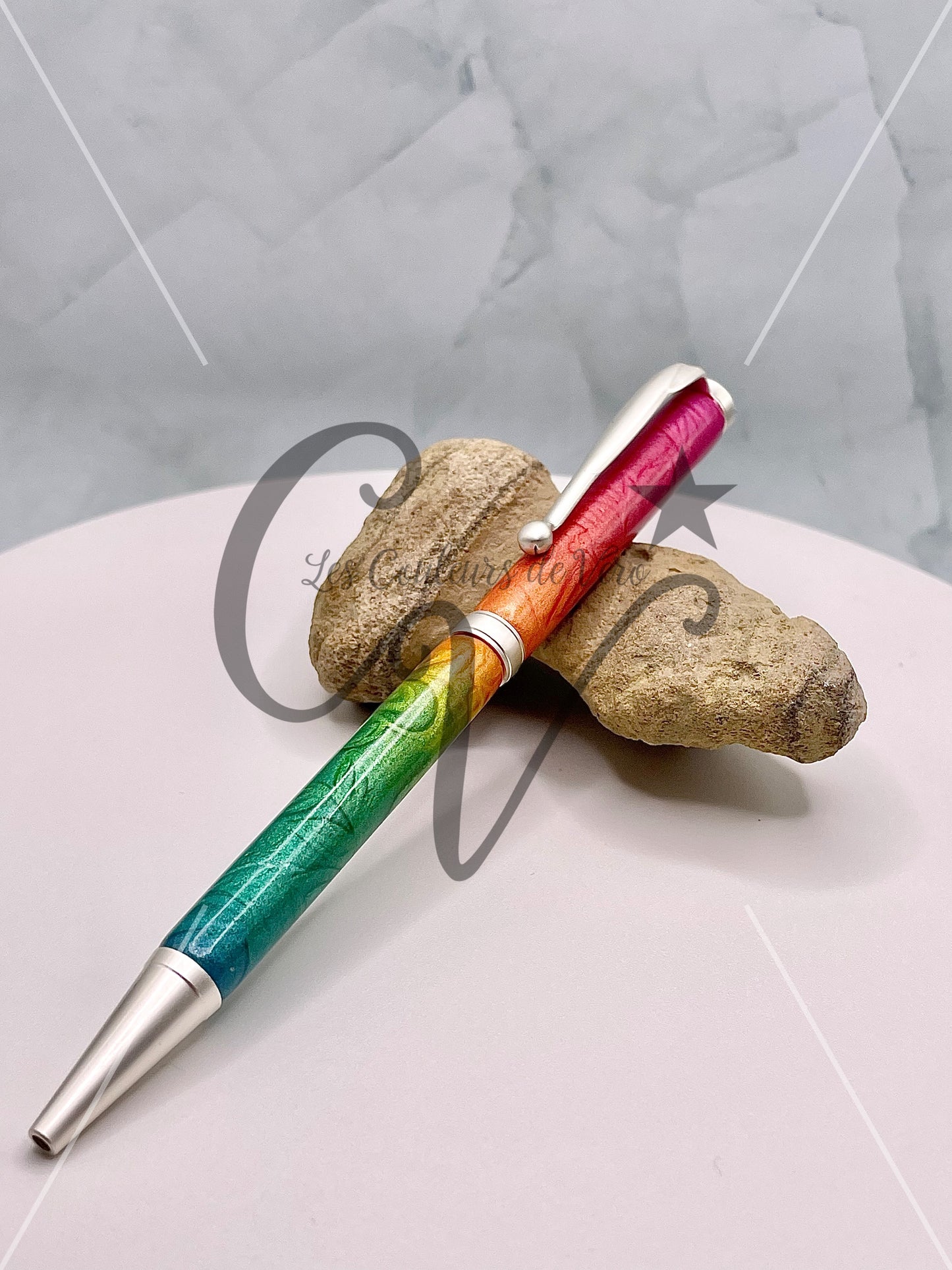 Stylo bille de collection à torsion mince Slimline, plaquage argent brossé; Fleurs d'arc-en-ciel!