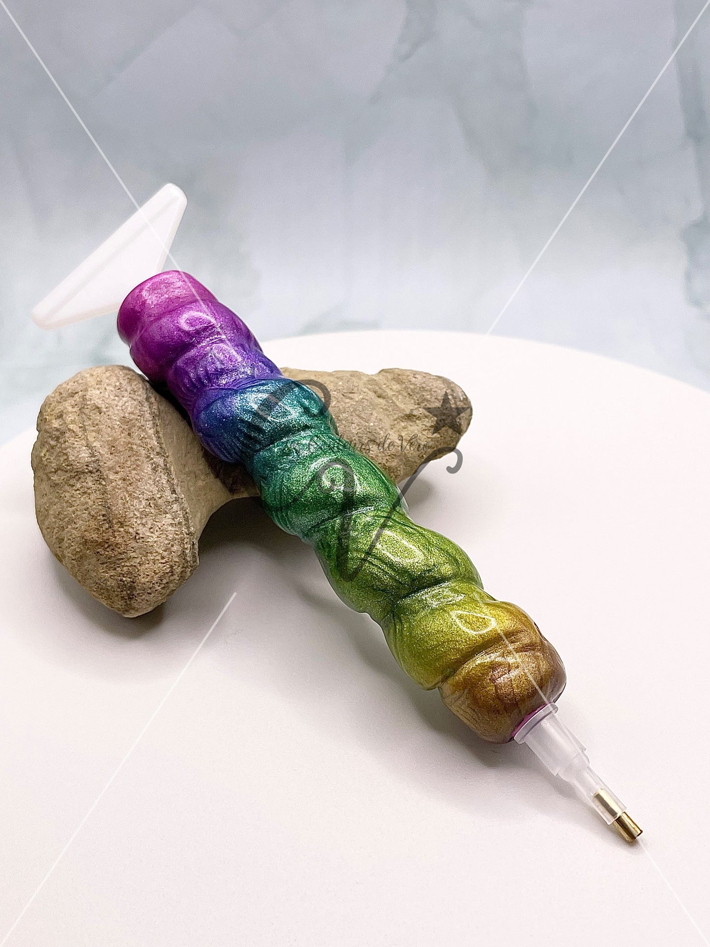 Ergonomic diamond painting stylus/pencil; Spiral heart passion!