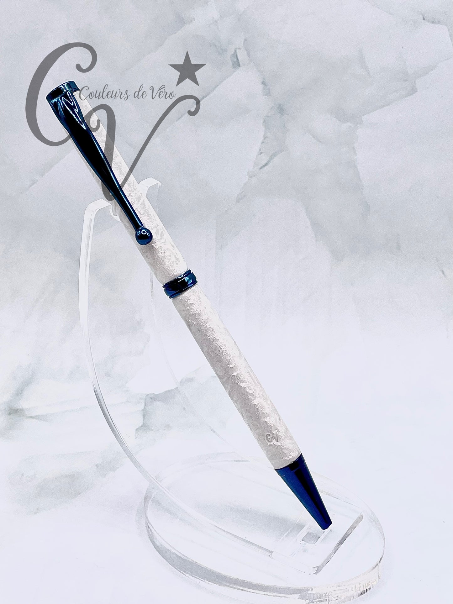 Le seul et unique exemplaire; Stylo bille twist durable, on peut changer l'encre! Un véritable Chef-d'œuvre!
