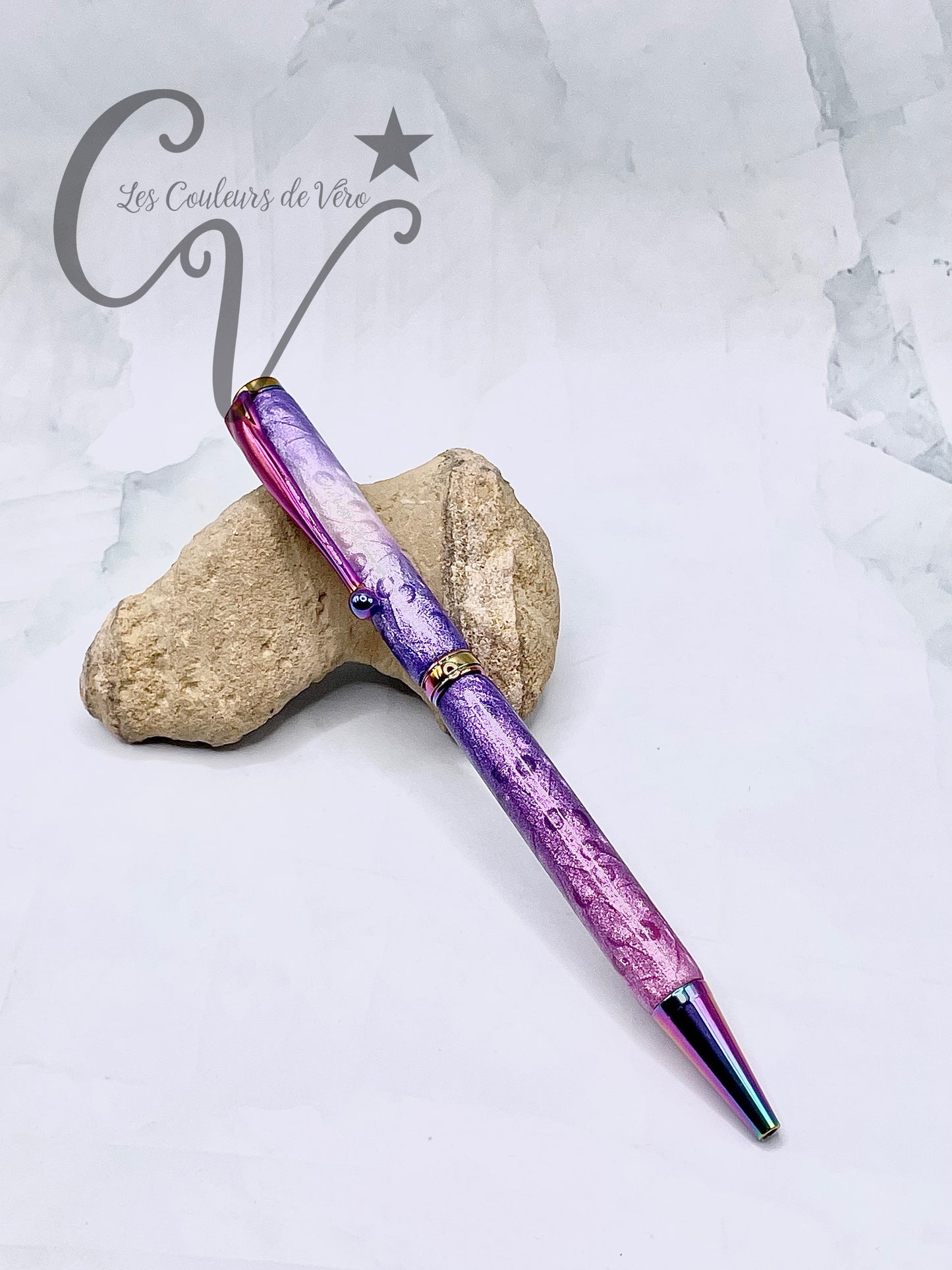 Le seul et unique exemplaire; Stylo bille twist durable, on peut changer l'encre! Un véritable Chef-d'œuvre!