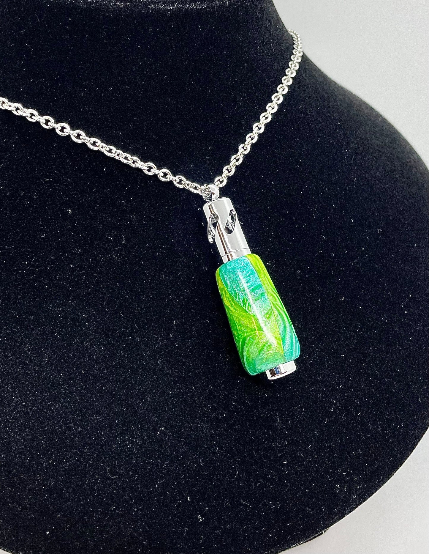 Aromatherapy necklace; Small, anti-stress, unique and reusable!