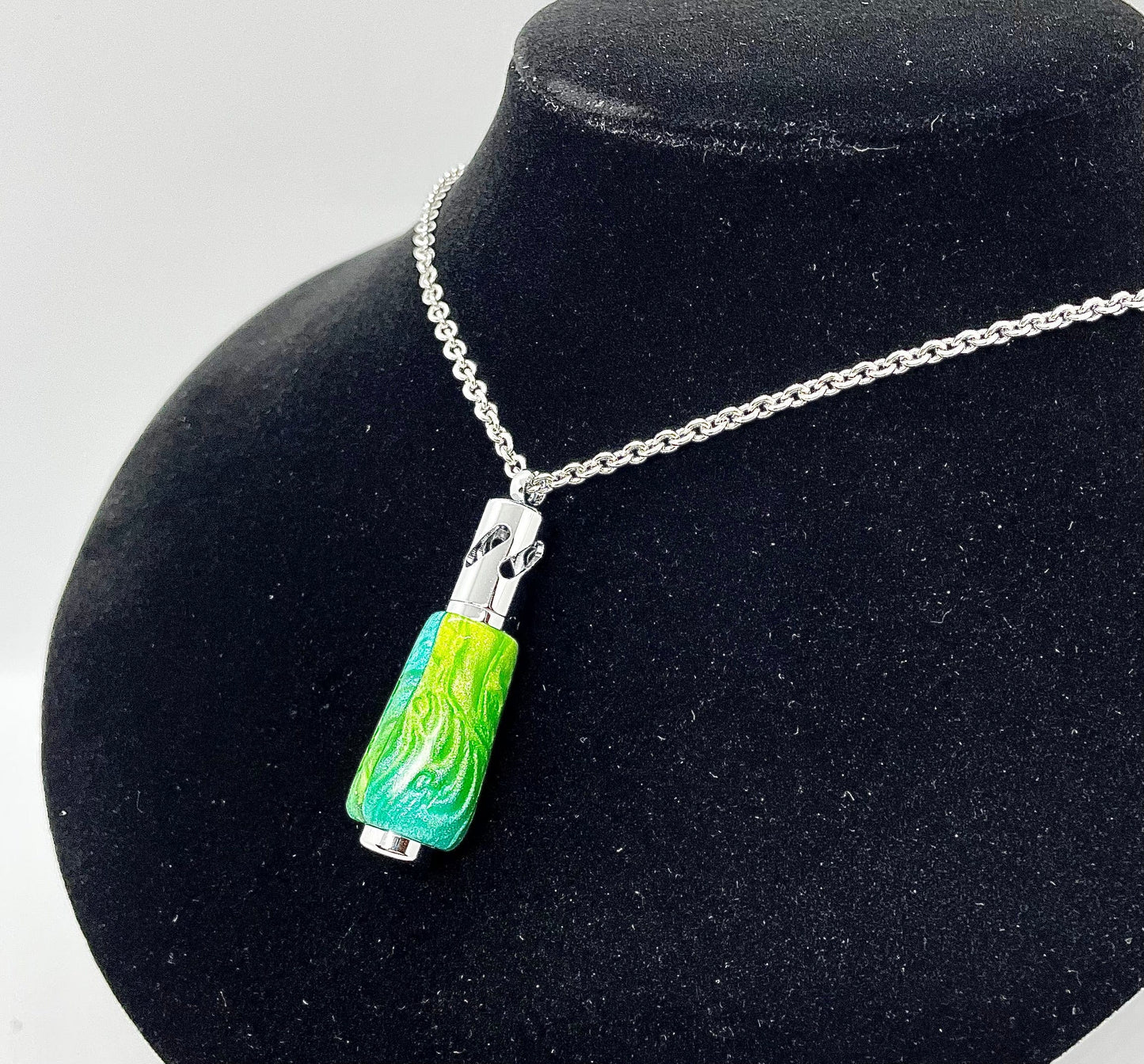 Aromatherapy necklace; Small, anti-stress, unique and reusable!