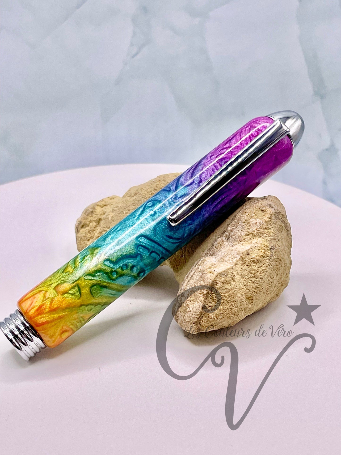 Tweezers, eyebrows; Imposing rainbow!