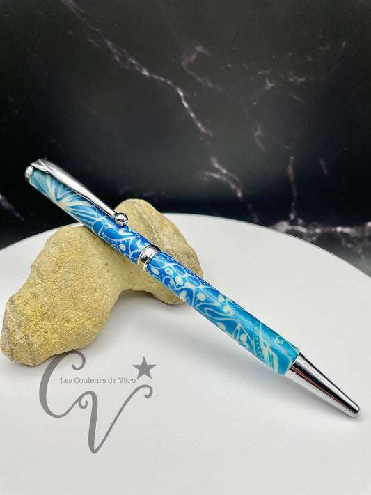 Le seul et unique exemplaire; Stylo bille twist durable, on peut changer l'encre! Un véritable Chef-d'œuvre!