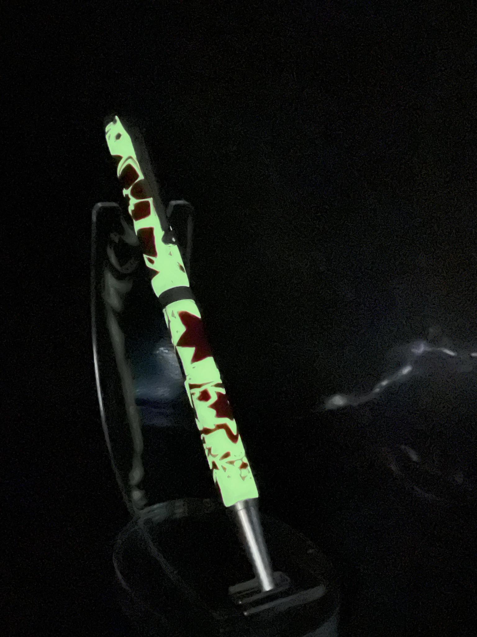 Le seul et unique exemplaire; Stylo bille twist durable, on peut changer l'encre! Un véritable Chef-d'œuvre!