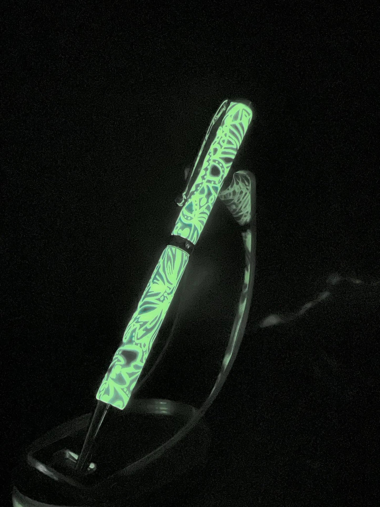 Le seul et unique exemplaire; Stylo bille twist durable, on peut changer l'encre! Un véritable Chef-d'œuvre!