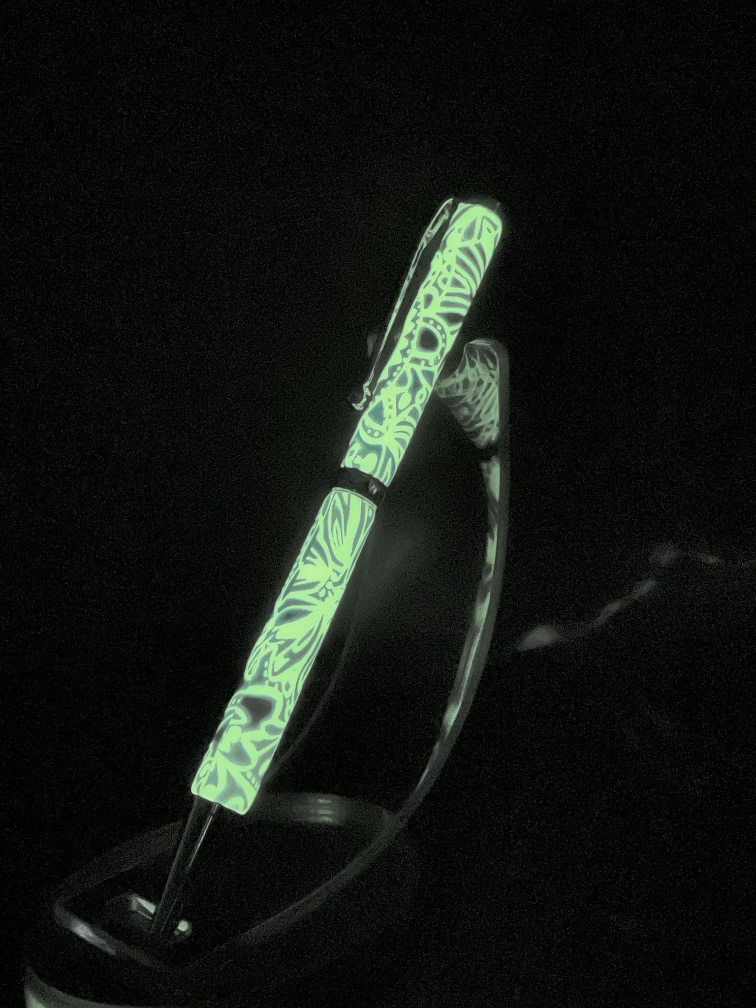 Le seul et unique exemplaire; Stylo bille twist durable, on peut changer l'encre! Un véritable Chef-d'œuvre!