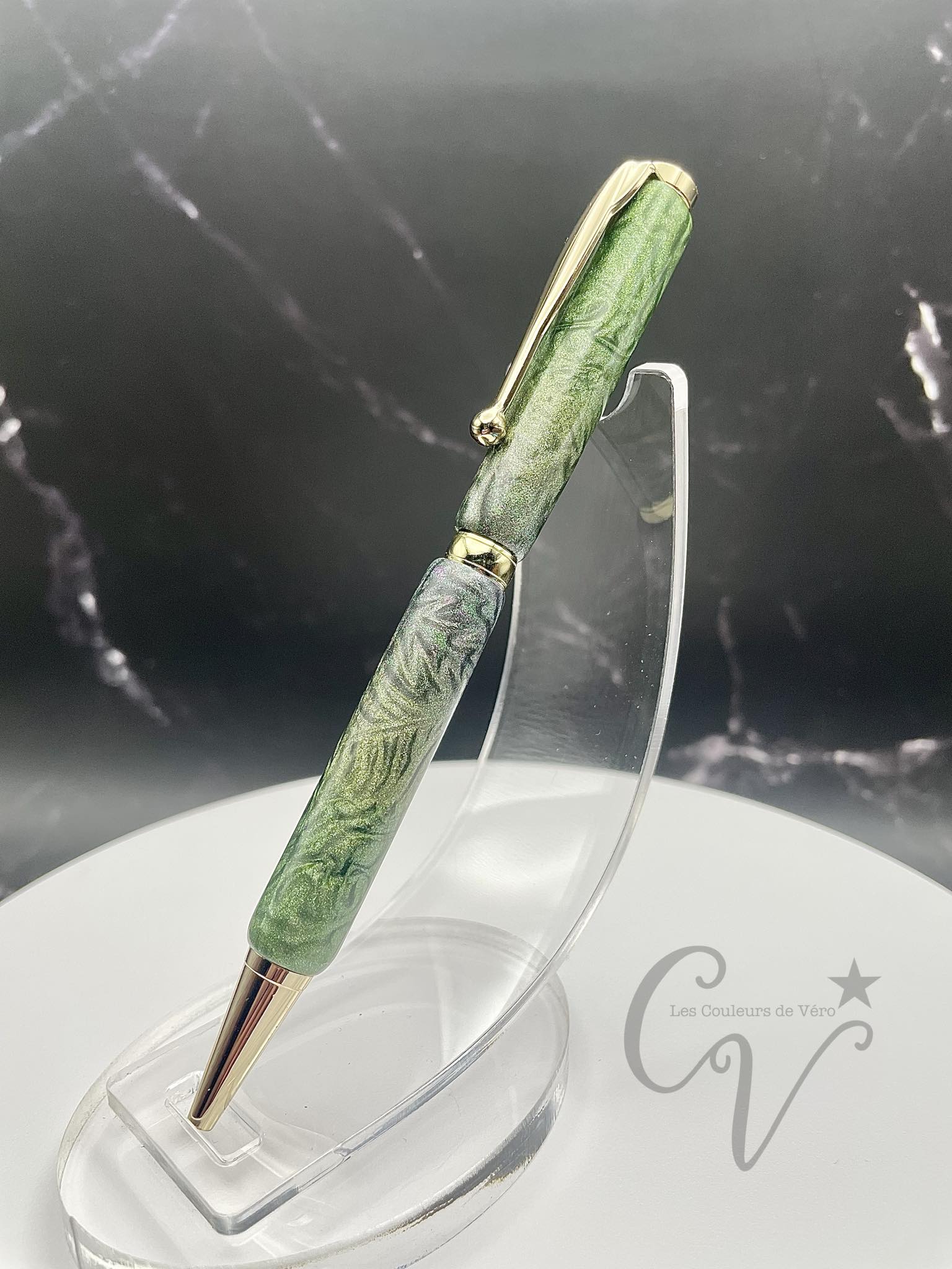 Le seul et unique exemplaire; Stylo bille twist durable, on peut changer l'encre! Un véritable Chef-d'œuvre!
