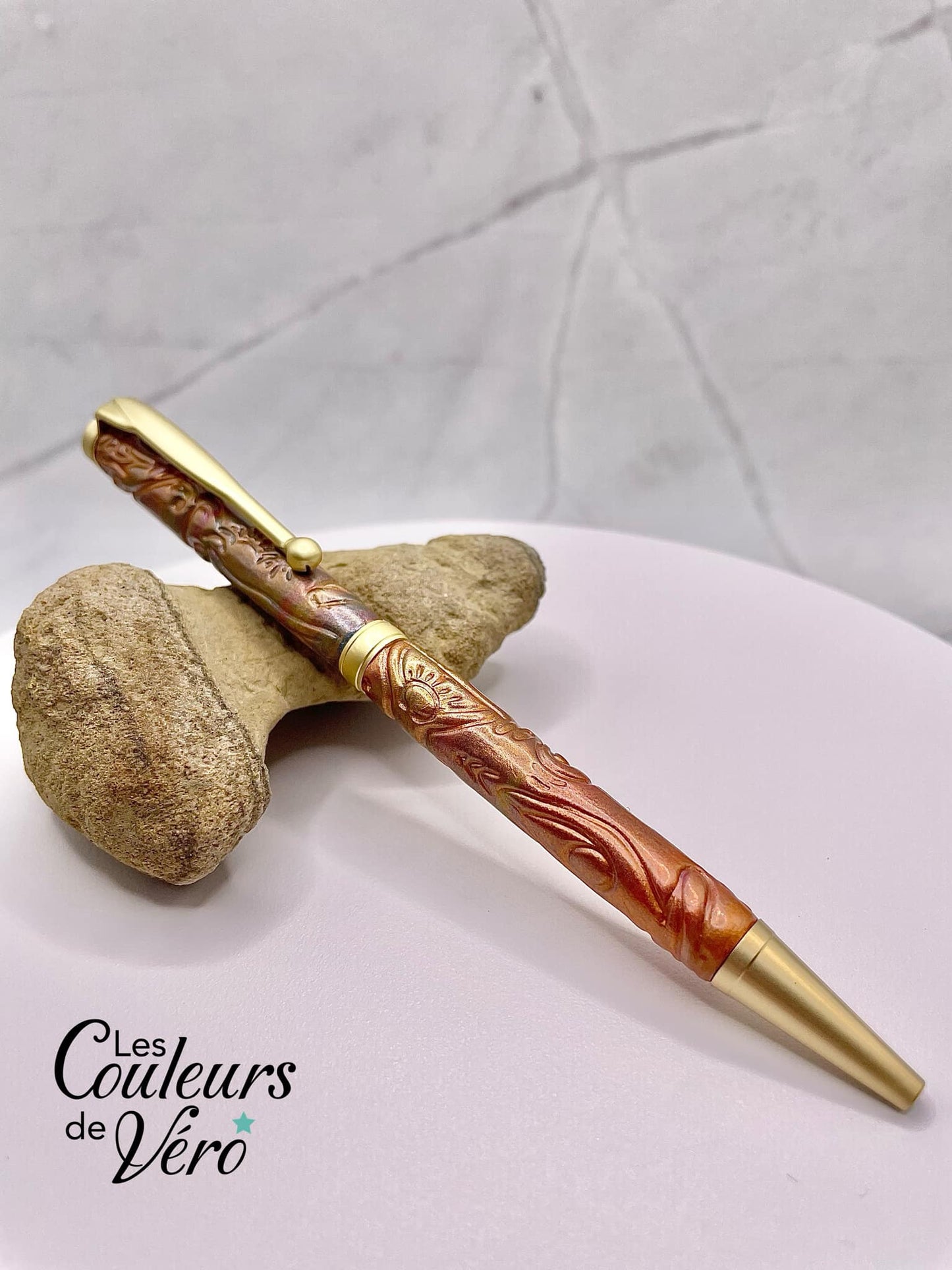 Le seul et unique exemplaire; Stylo bille twist durable, on peut changer l'encre! Un véritable Chef-d'œuvre!