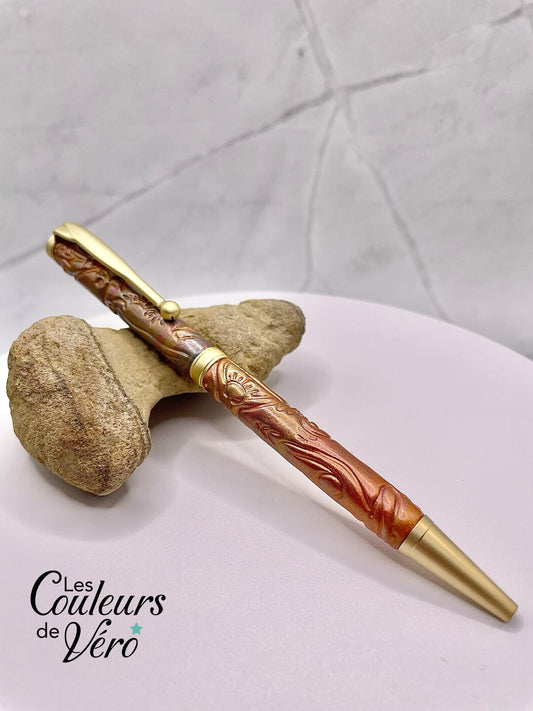 Le seul et unique exemplaire; Stylo bille twist durable, on peut changer l'encre! Un véritable Chef-d'œuvre!