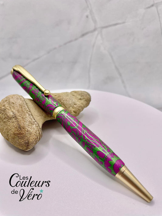 Le seul et unique exemplaire; Stylo bille twist durable, on peut changer l'encre! Un véritable Chef-d'œuvre!