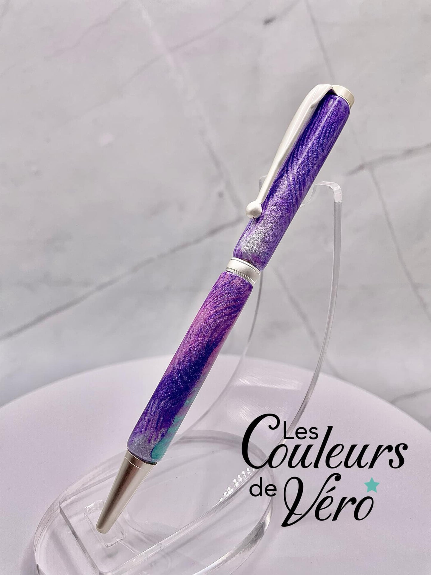 Le seul et unique exemplaire; Stylo bille twist durable, on peut changer l'encre! Un véritable Chef-d'œuvre!
