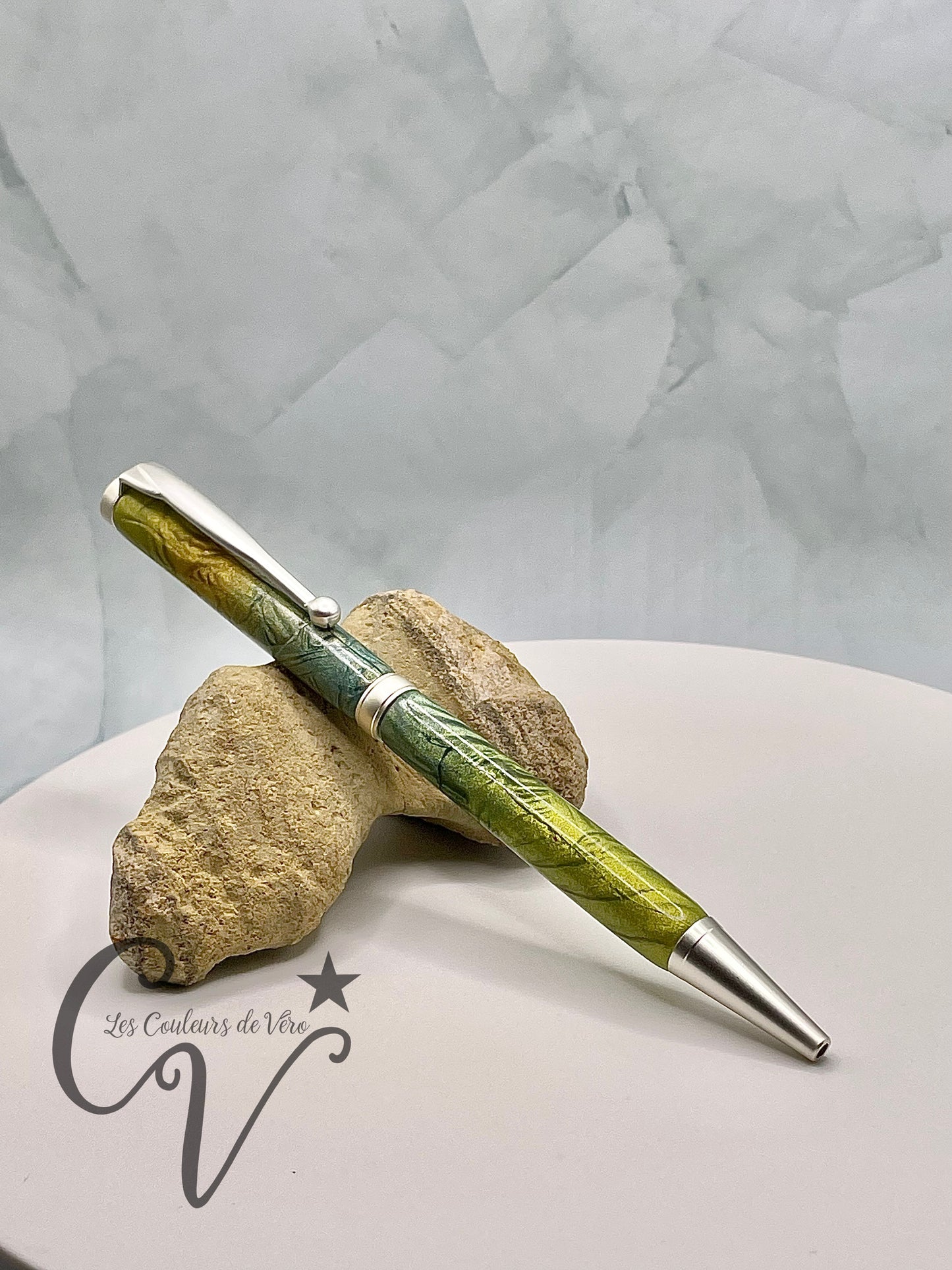 Slimline Slim Twist Collectible Ballpoint Pen; golden hearts