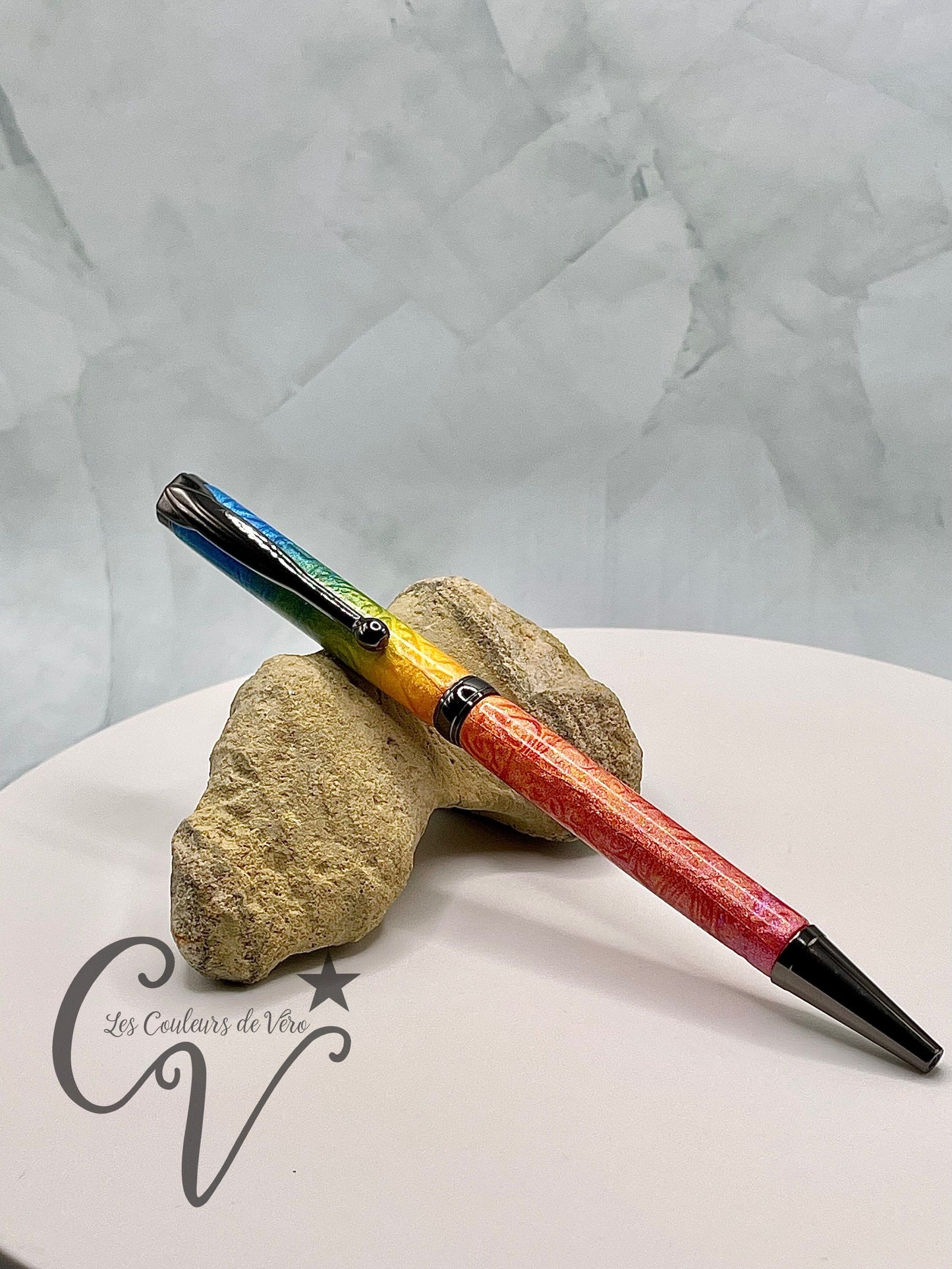 Le seul et unique exemplaire; Stylo bille twist durable, on peut changer l'encre! Un véritable Chef-d'œuvre!
