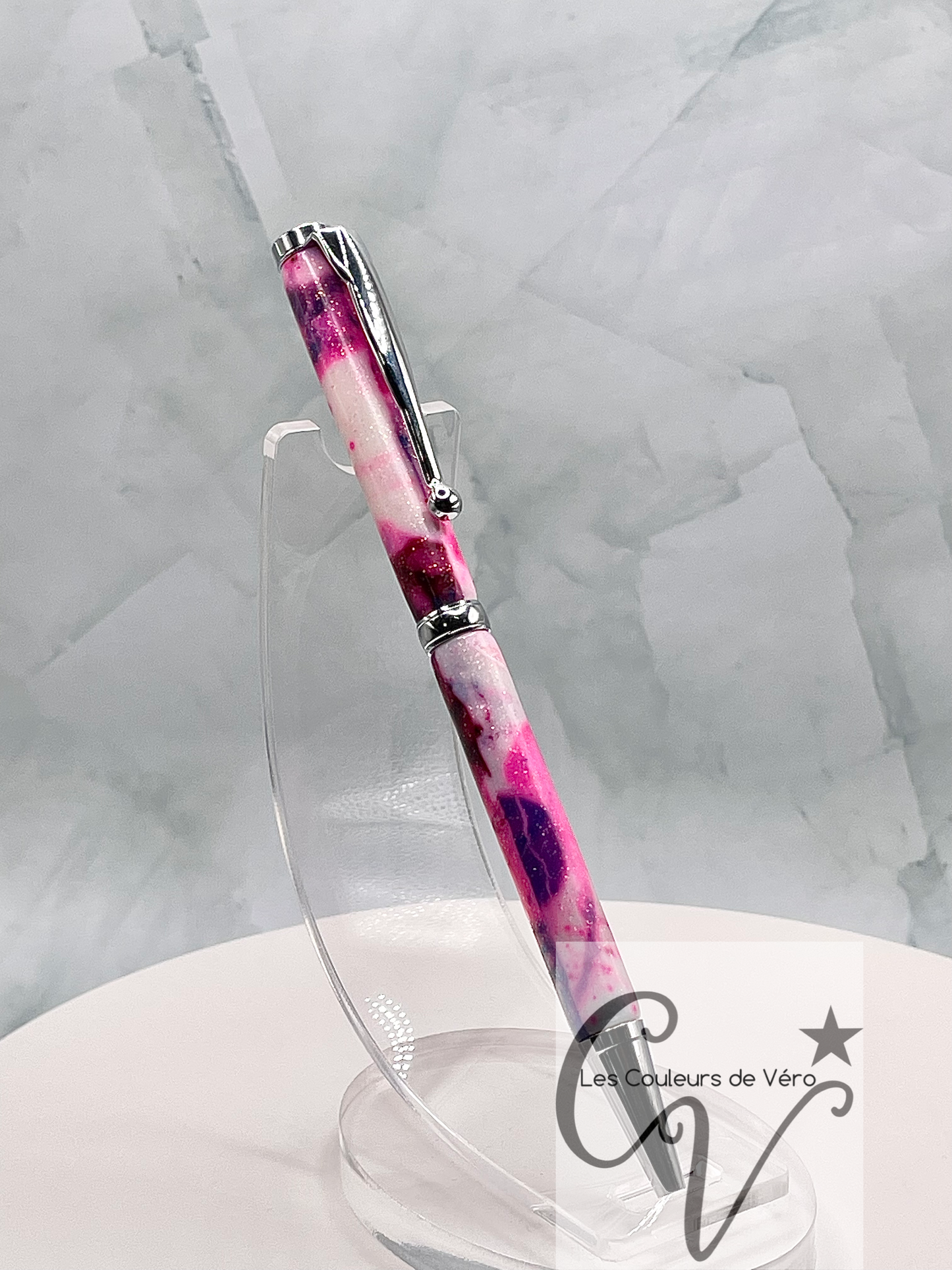 Le seul et unique exemplaire; Stylo bille twist durable, on peut changer l'encre! Un véritable Chef-d'œuvre!