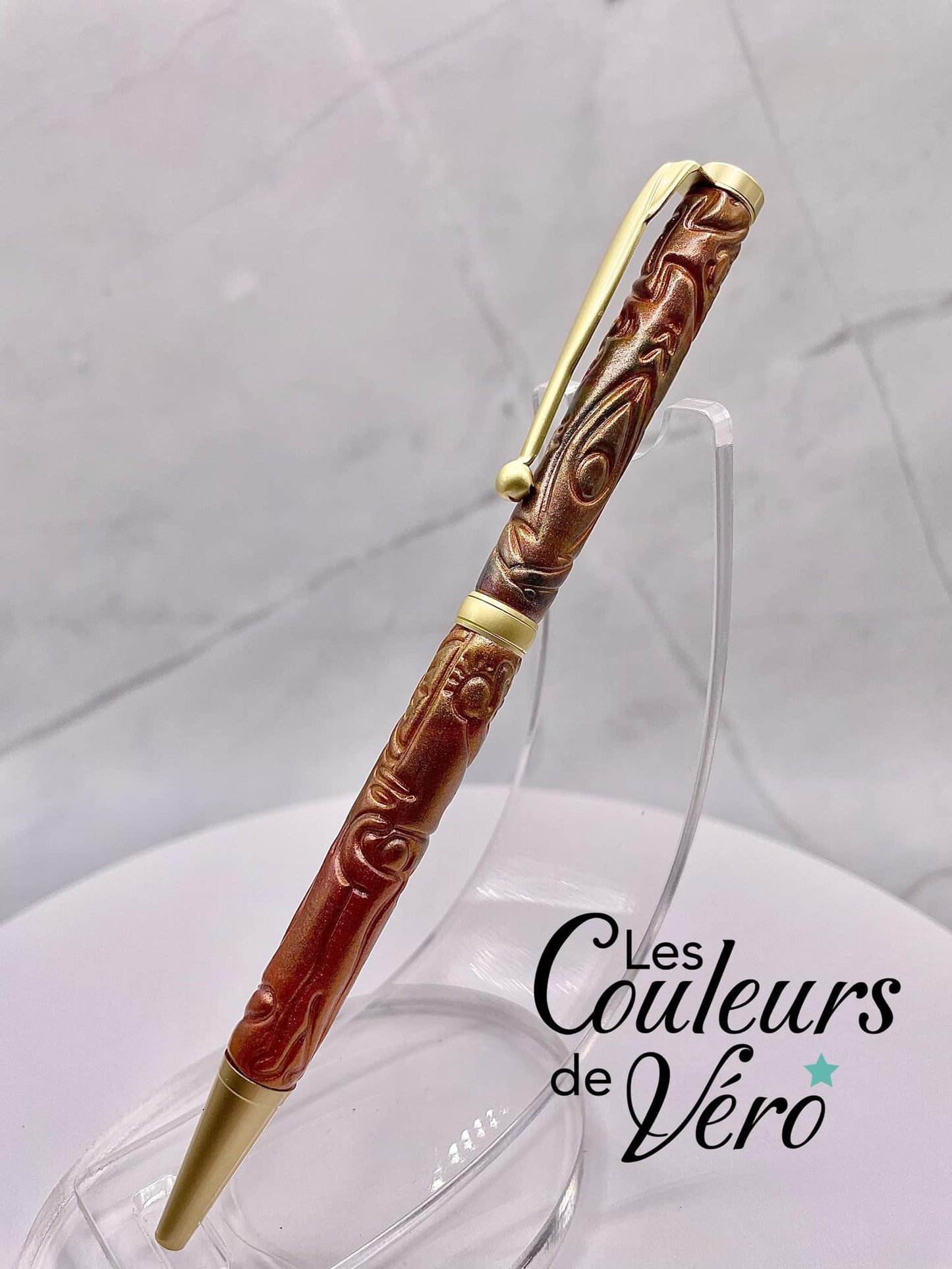 Le seul et unique exemplaire; Stylo bille twist durable, on peut changer l'encre! Un véritable Chef-d'œuvre!