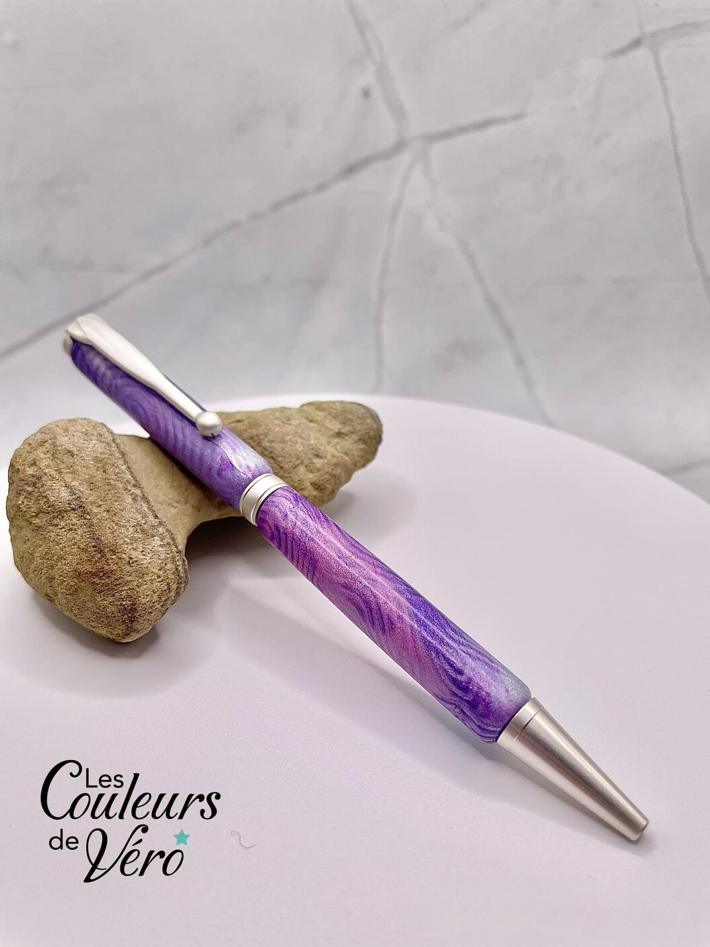 Le seul et unique exemplaire; Stylo bille twist durable, on peut changer l'encre! Un véritable Chef-d'œuvre!