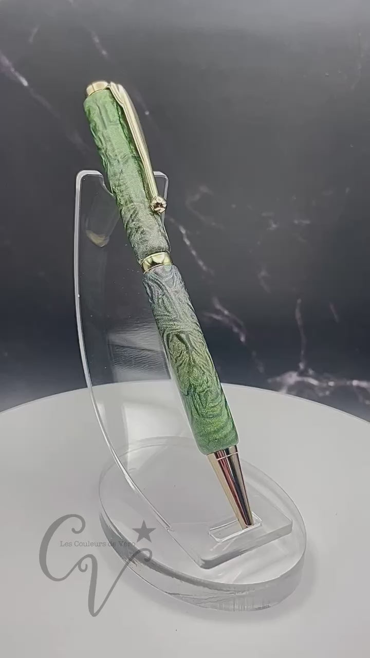 Le seul et unique exemplaire; Stylo bille twist durable, on peut changer l'encre! Un véritable Chef-d'œuvre!
