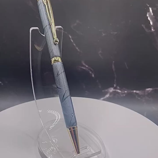 Le seul et unique exemplaire; Stylo bille twist durable, on peut changer l'encre! Un véritable Chef-d'œuvre!