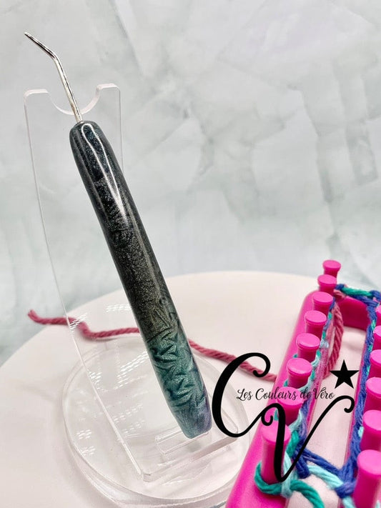 Ergonomic knitting tool; Mini-mandala!