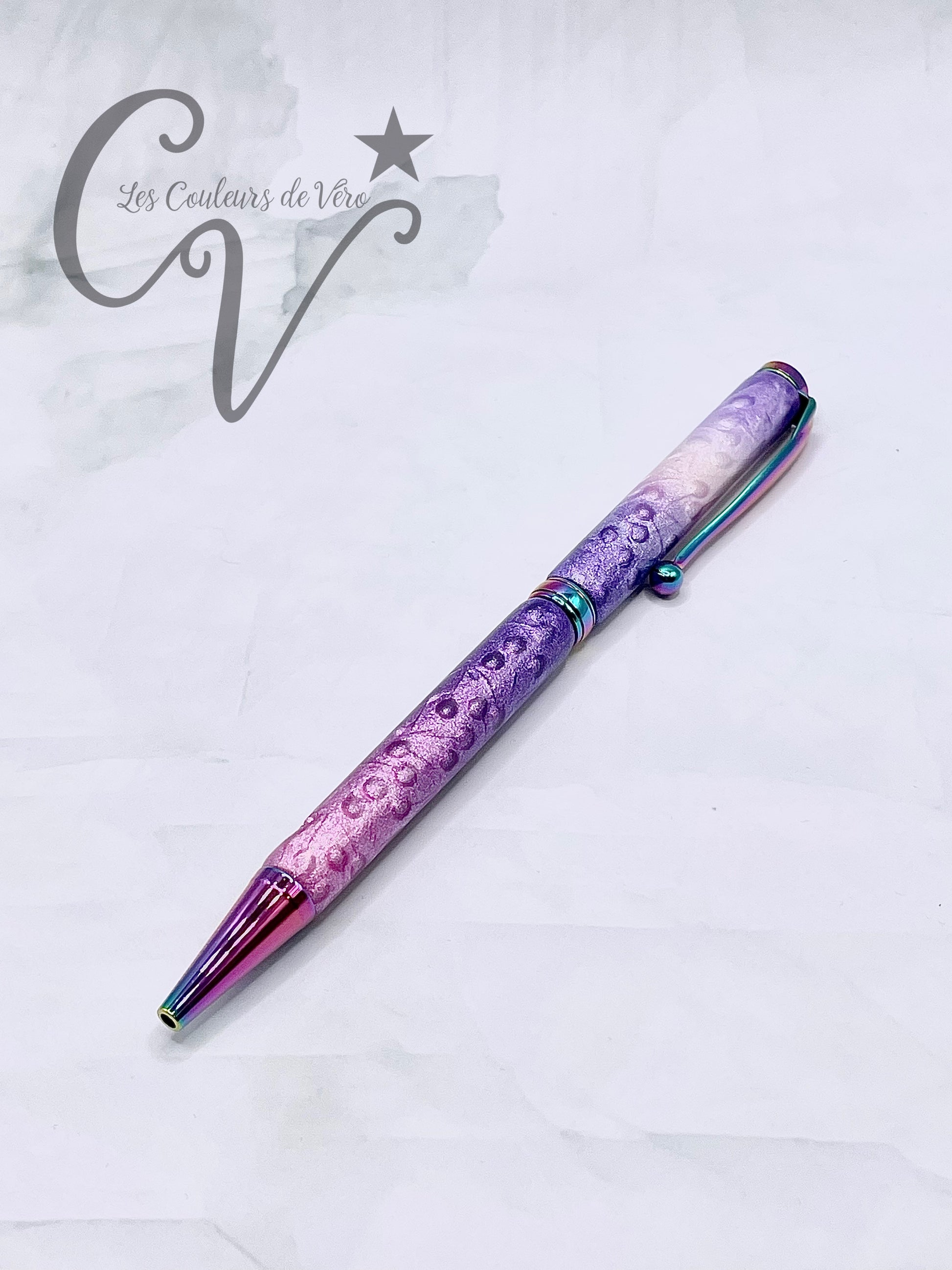 Le seul et unique exemplaire; Stylo bille twist durable, on peut changer l'encre! Un véritable Chef-d'œuvre!