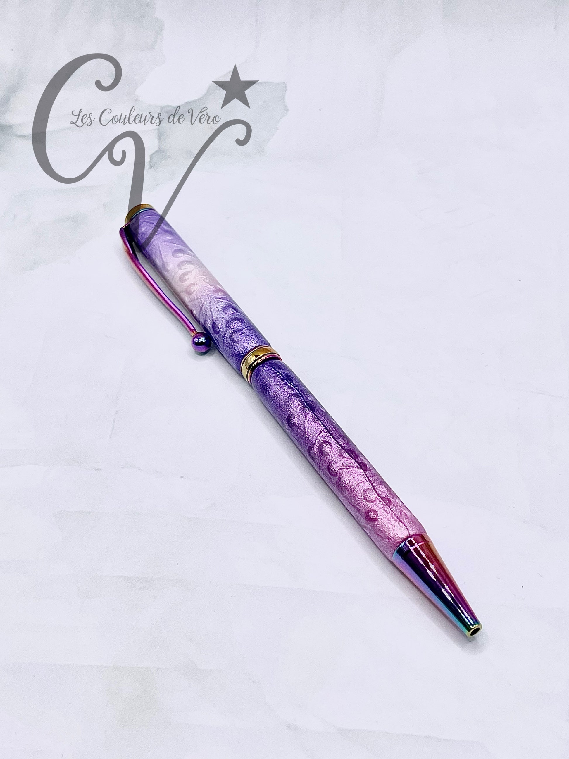 Le seul et unique exemplaire; Stylo bille twist durable, on peut changer l'encre! Un véritable Chef-d'œuvre!