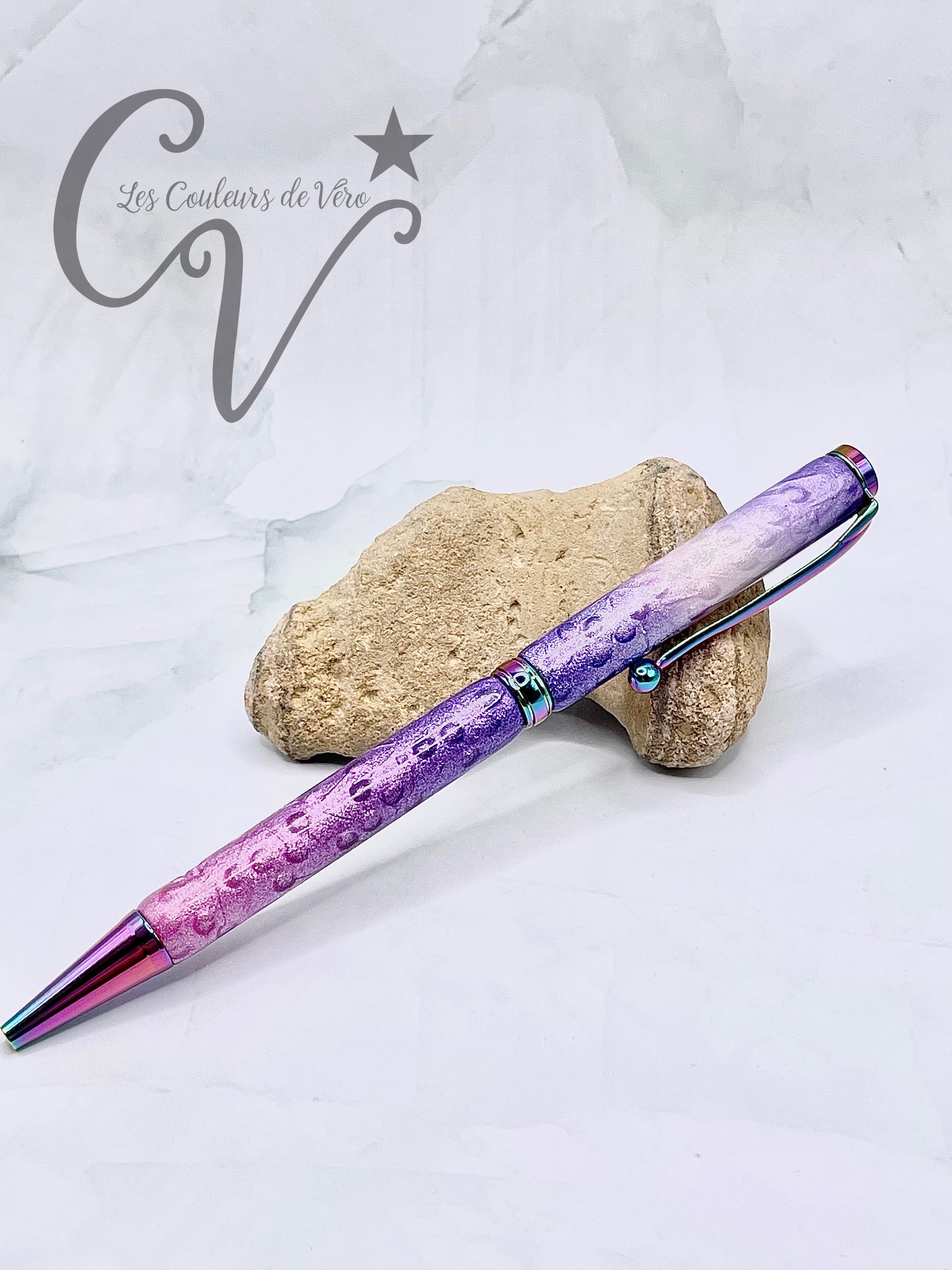 Le seul et unique exemplaire; Stylo bille twist durable, on peut changer l'encre! Un véritable Chef-d'œuvre!