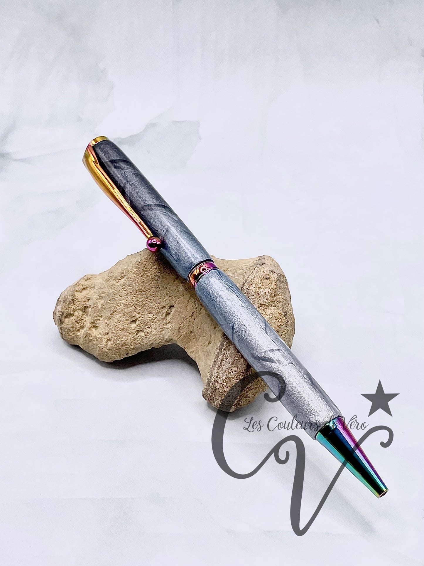 Stylo bille de collection à torsion mince Slimline, placage caméléon; Métal de tôle et d'arc-en-ciel