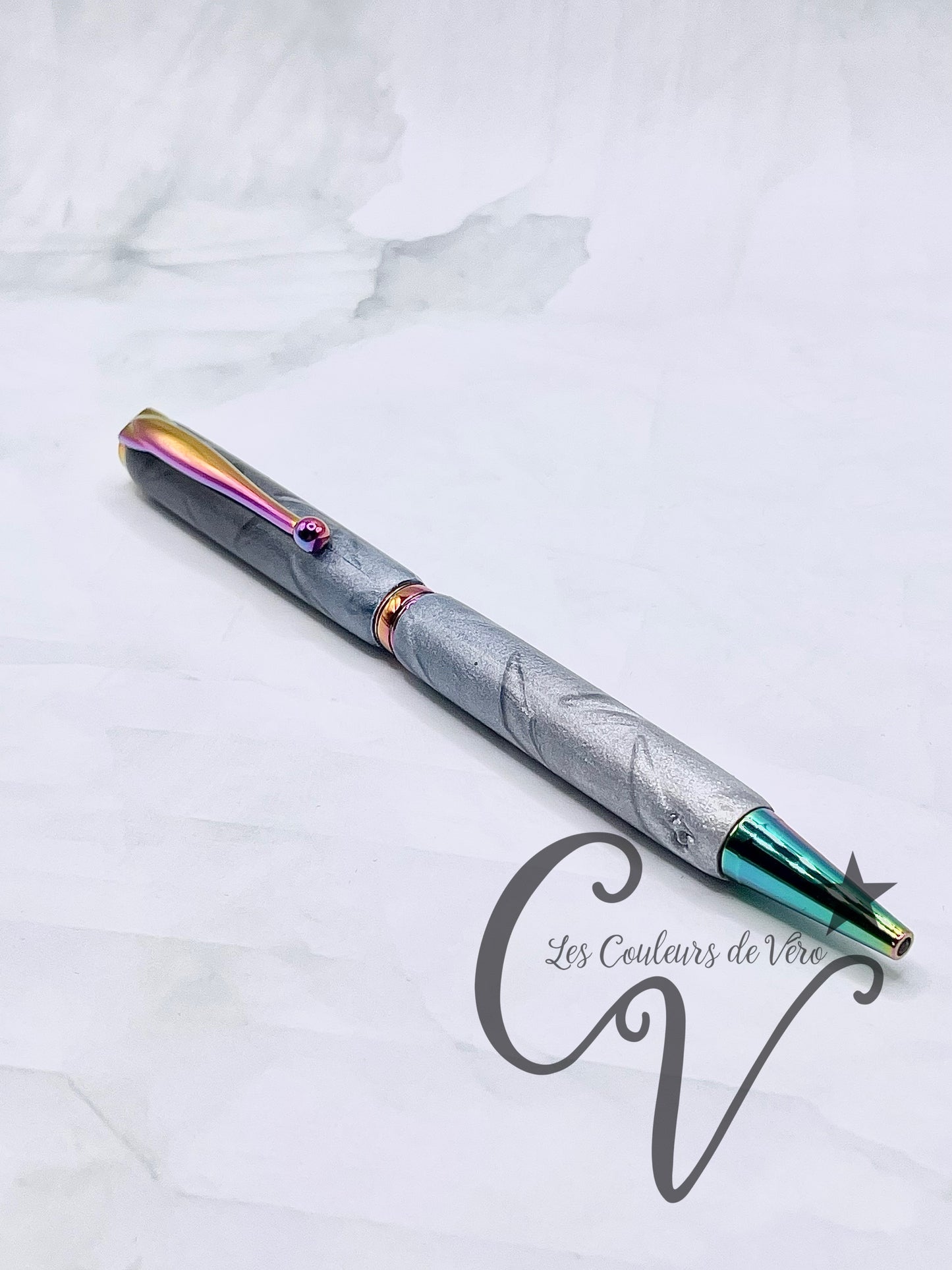 Stylo bille de collection à torsion mince Slimline, placage caméléon; Métal de tôle et d'arc-en-ciel