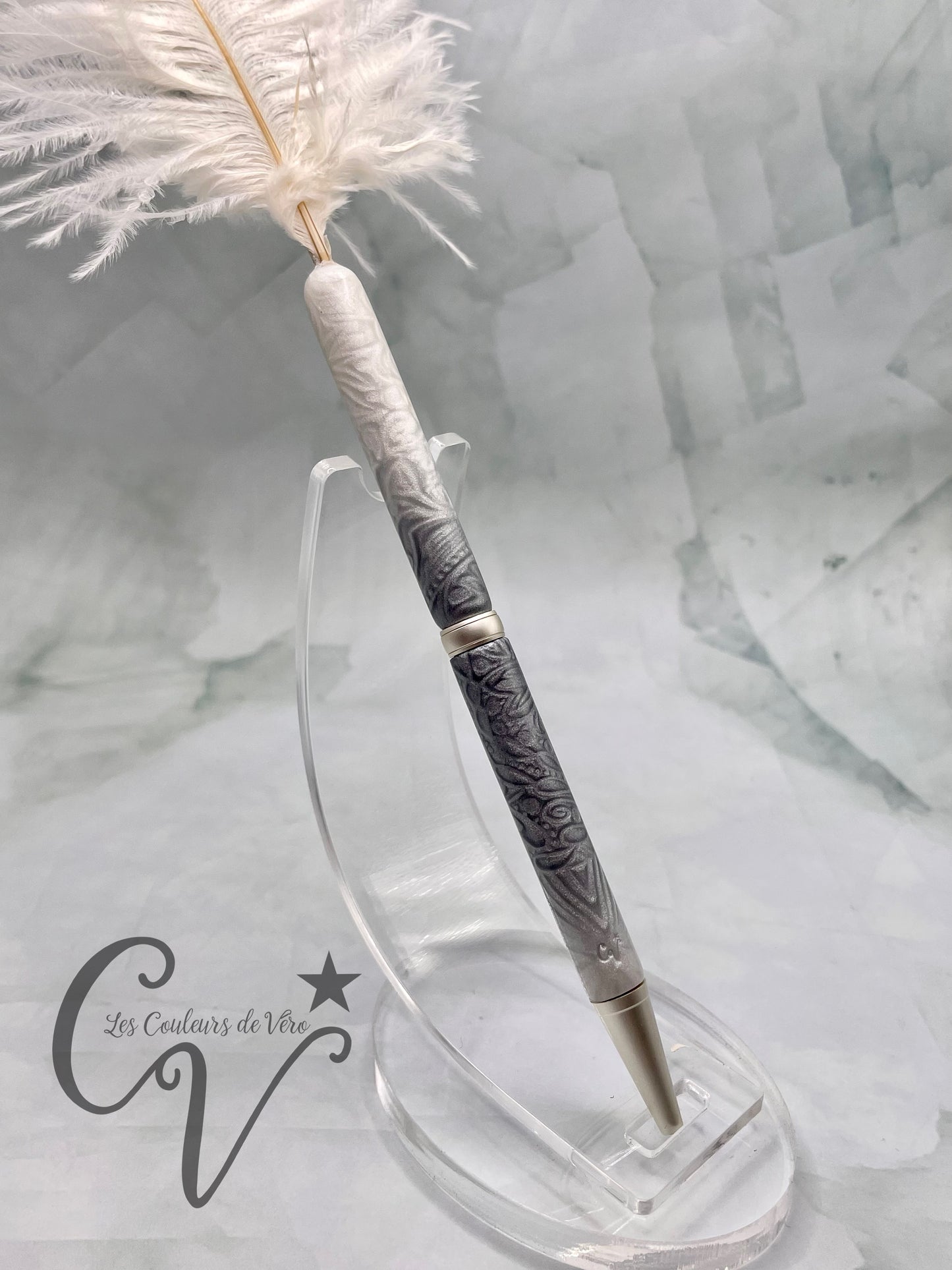 Stylo bille de collection à torsion mince Slimline, plaquage argent brossé; Argent intense à plume!