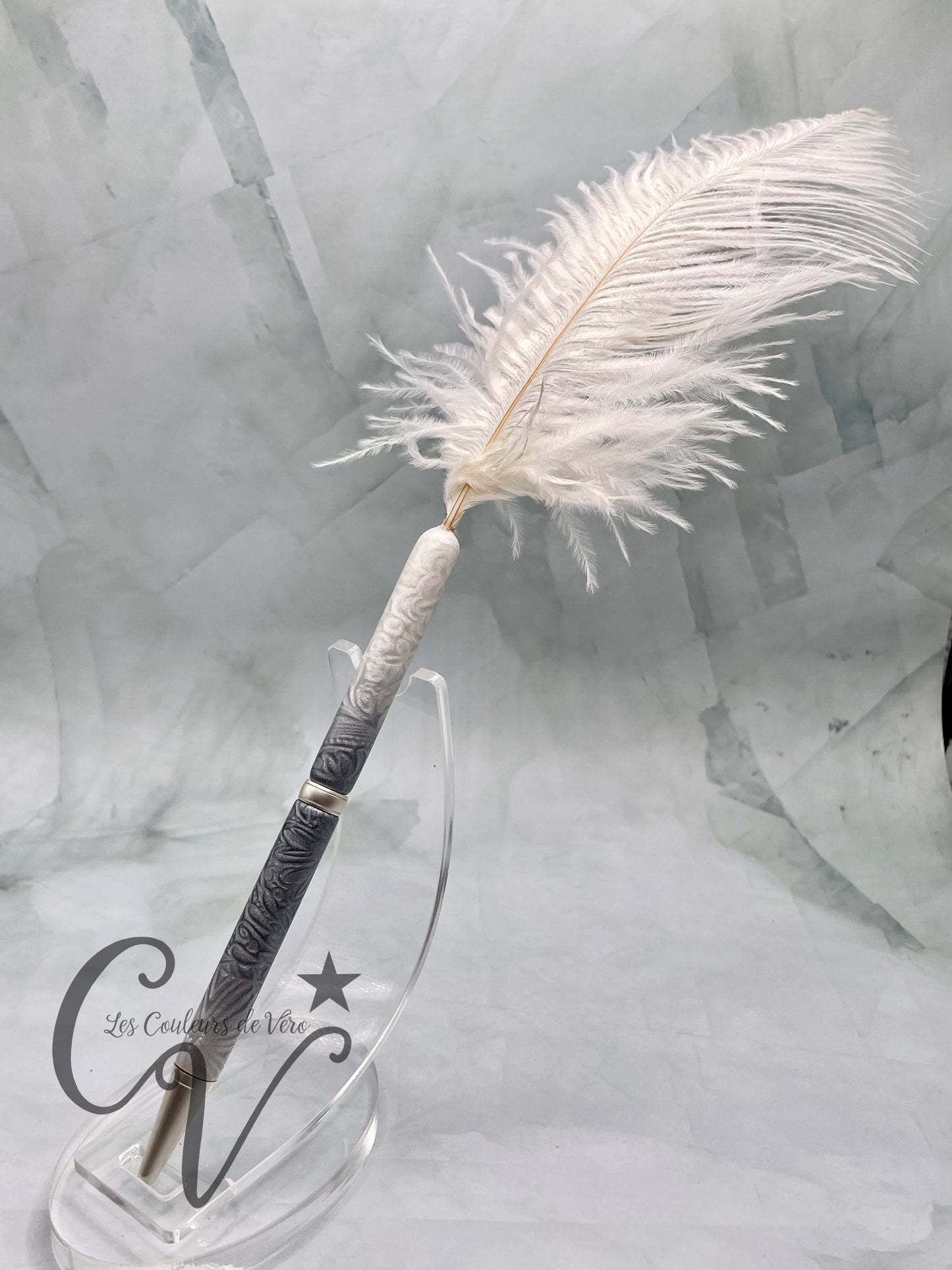 Stylo bille de collection à torsion mince Slimline, plaquage argent brossé; Argent intense à plume!